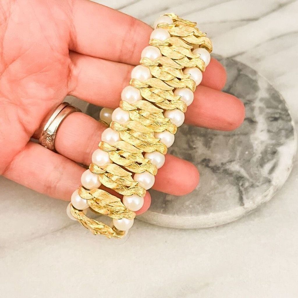 Vintage Vintage Pearl Bracelet Simulated Beads Gold Toned Size ONE SIZE - 4 Thumbnail