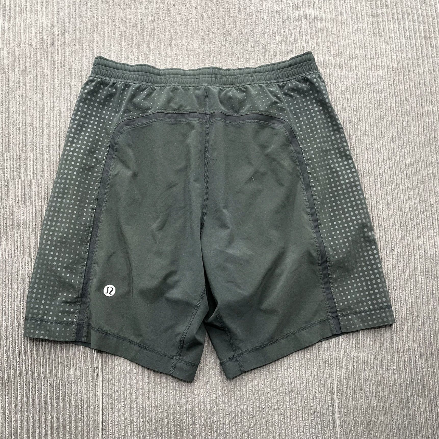 Lululemon Lululemon Men Shorts Size 29 Black Athleisure Gym Training Outdoors Beach Casual Shirt Size US 29 - 2 Thumbnail