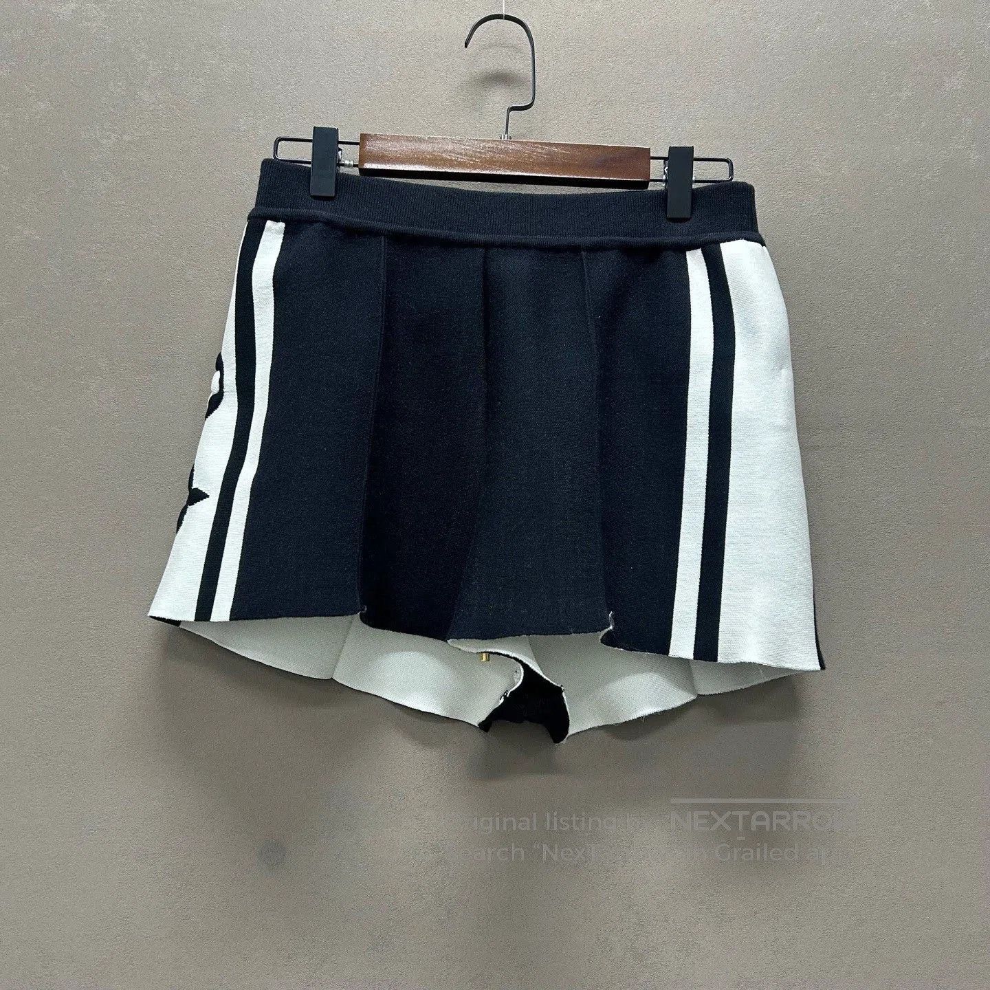 Louis Vuitton Louis Vuitton Side Stripe Shorts XS. Size 28" / US 6 / IT 42 - 1 Thumbnail