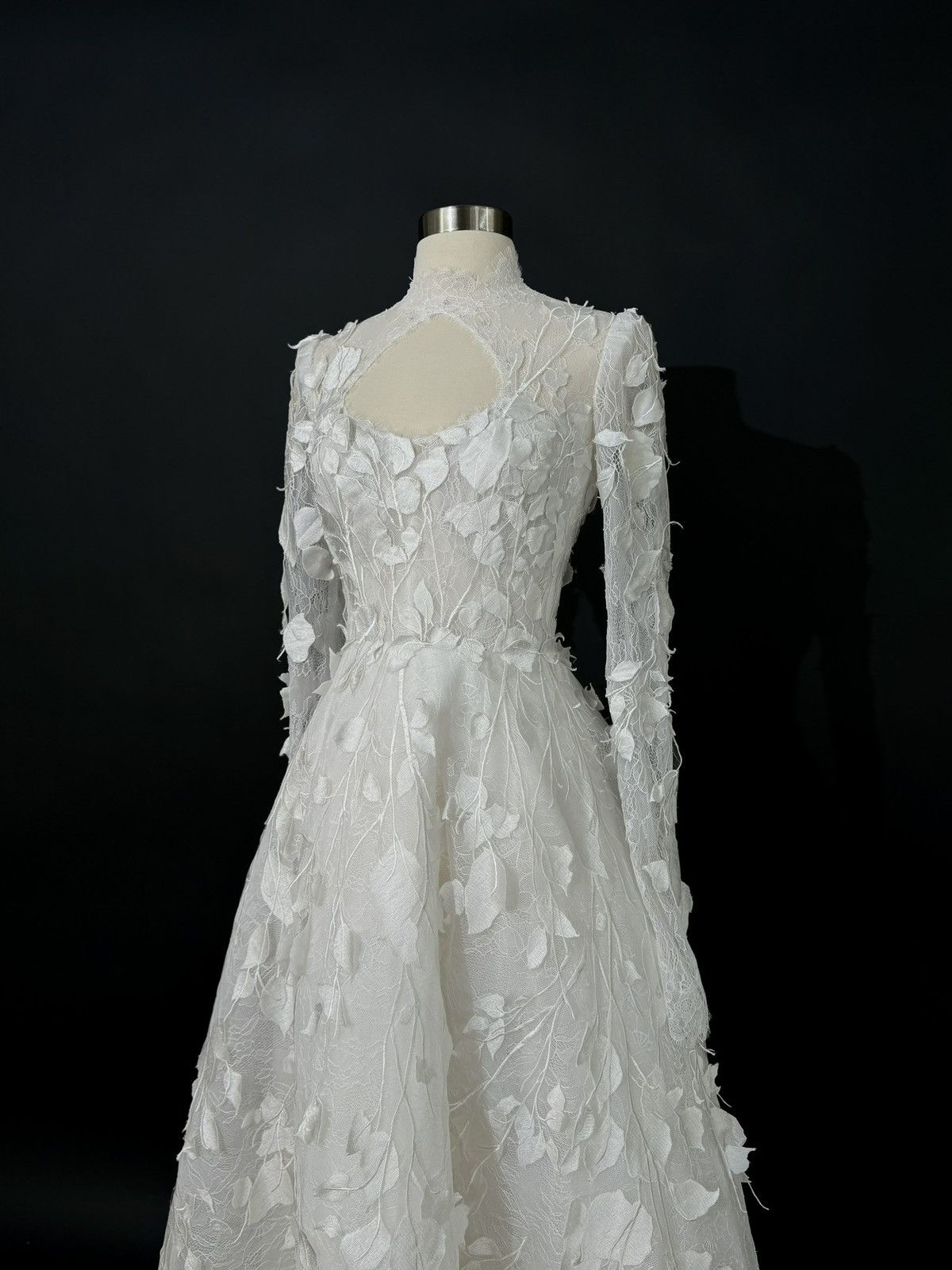 Other US 8-10 Chantilly Lace Anna Augusta Bridal Gown with Train Size M / US 6-8 / IT 42-44 - 3 Thumbnail