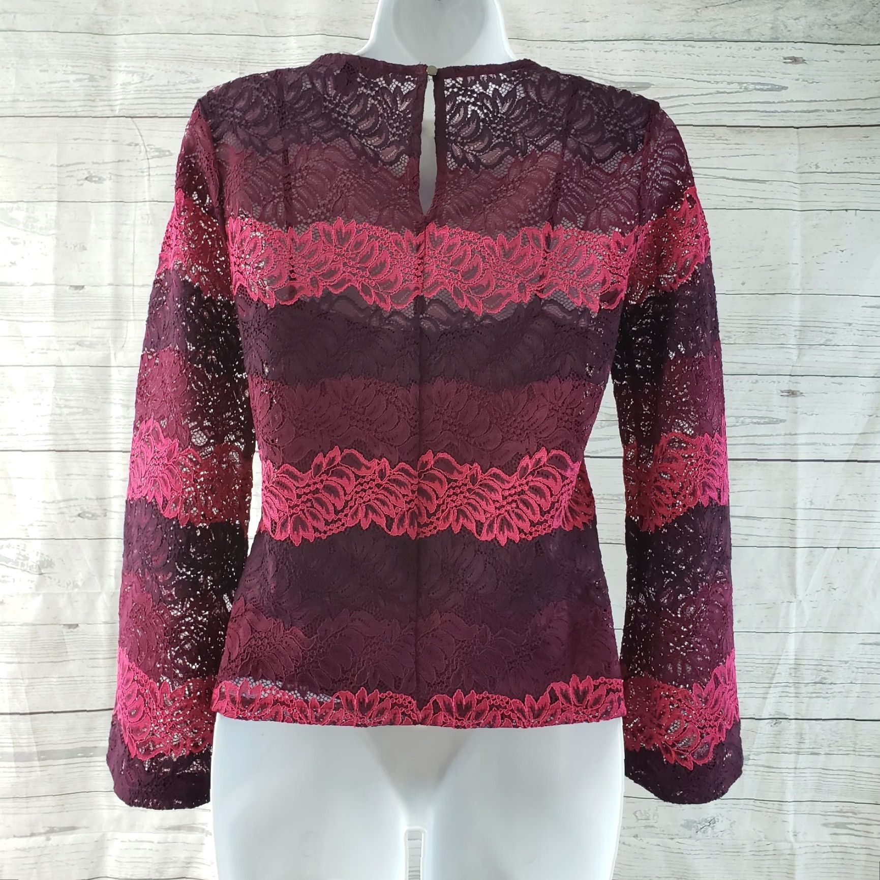Banana Republic VINTAGE Banana Republic Womens Lace Top Sz XSP Pink Maroon Bell Sleeves Size XS / US 0-2 / IT 36-38 - 4 Thumbnail