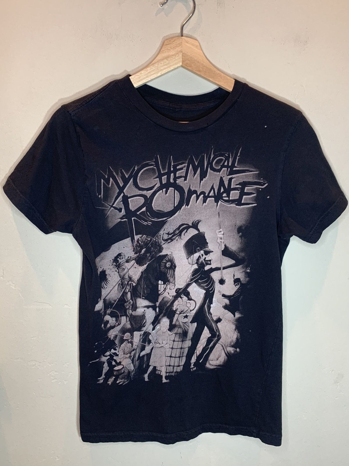 Band Tees *RARE* Vintage My Chemical Romance Black Parade Tour T-Shirt Size US S / EU 44-46 / 1 - 1 Thumbnail
