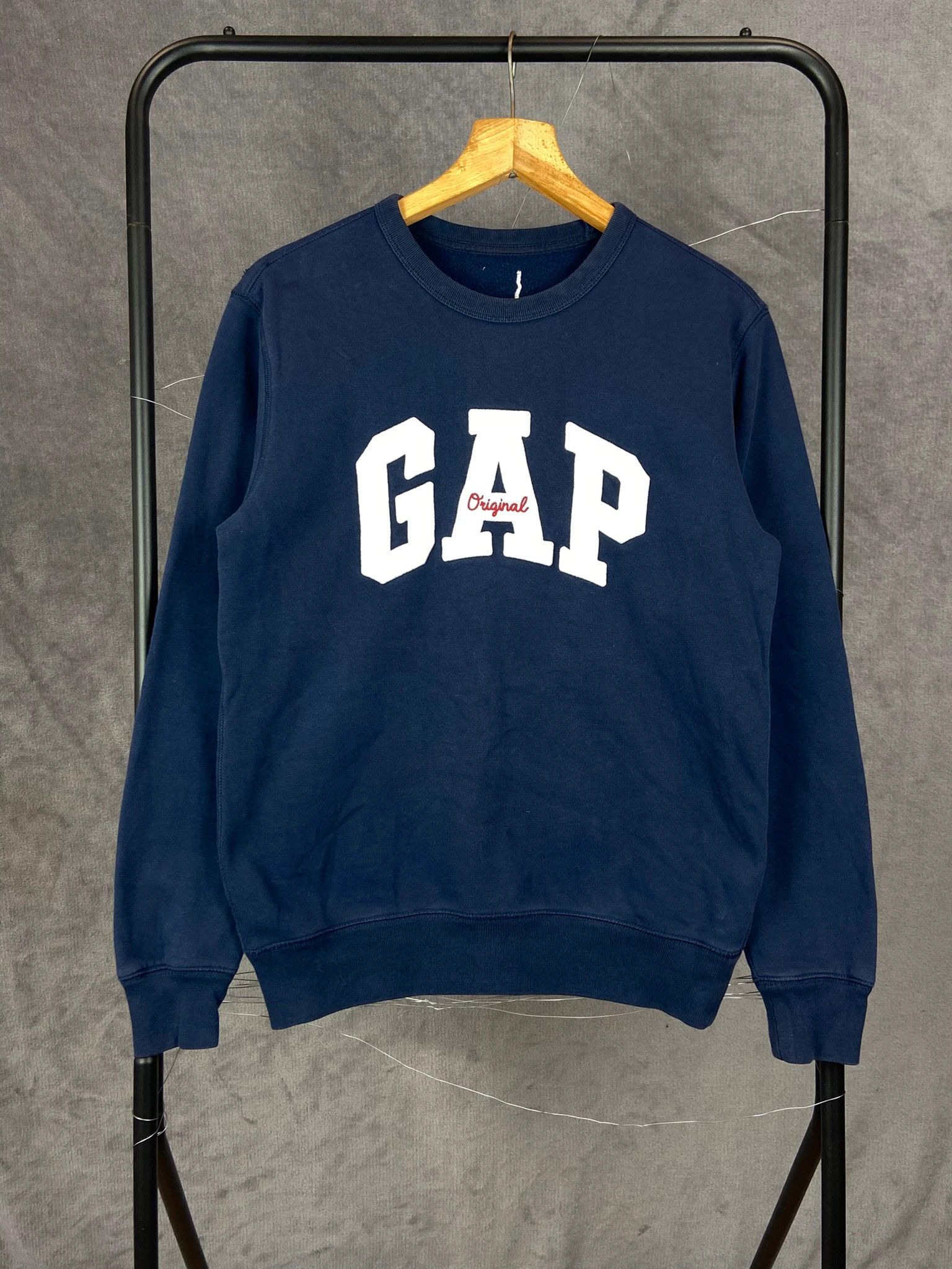 Gap GAP Navy Crewneck / Classic College Minimal (M) Size US M / EU 48-50 / 2 - 1 Thumbnail