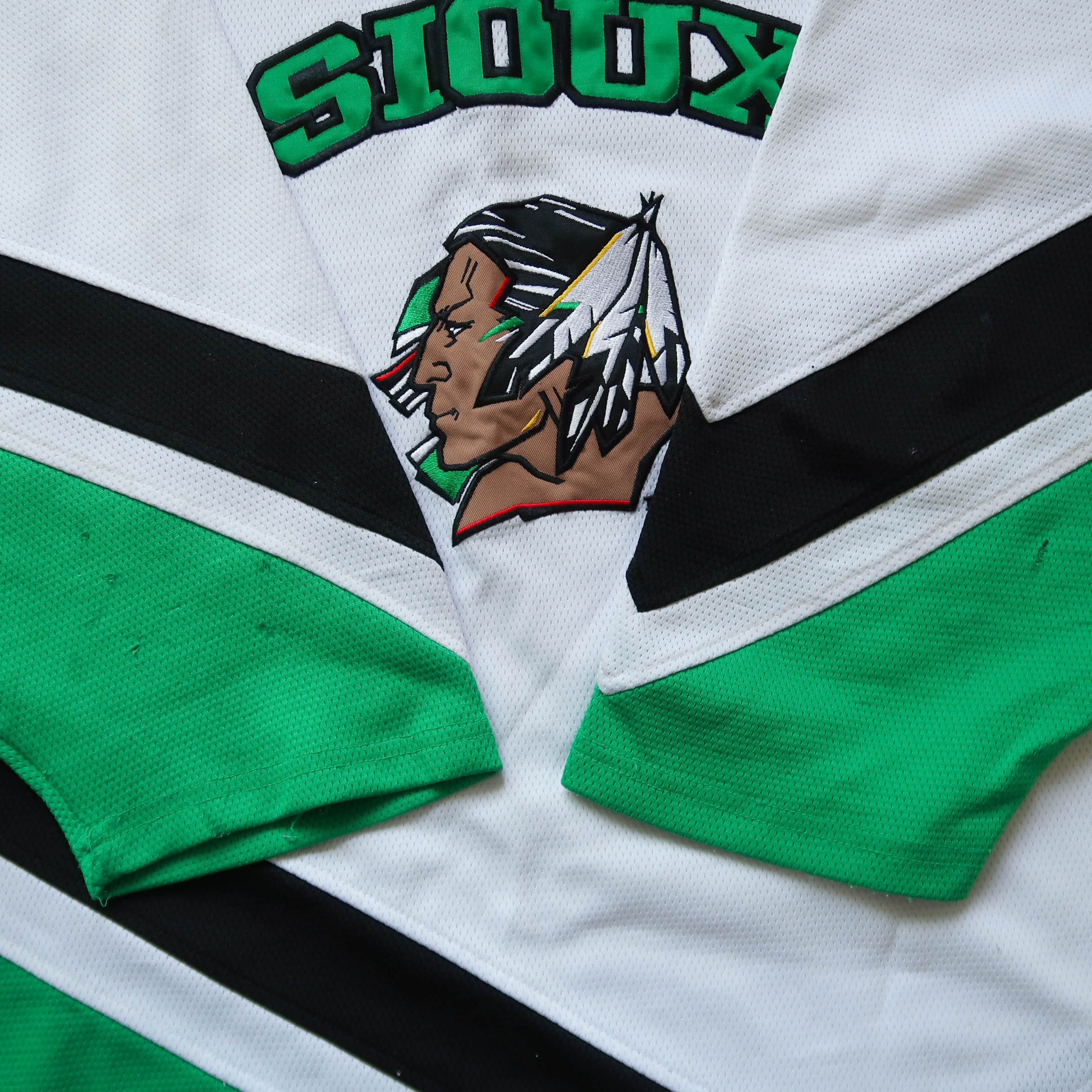Nike Vintage Nike Bauer Sioux Jersey Size US S / EU 44-46 / 1 - 10 Thumbnail