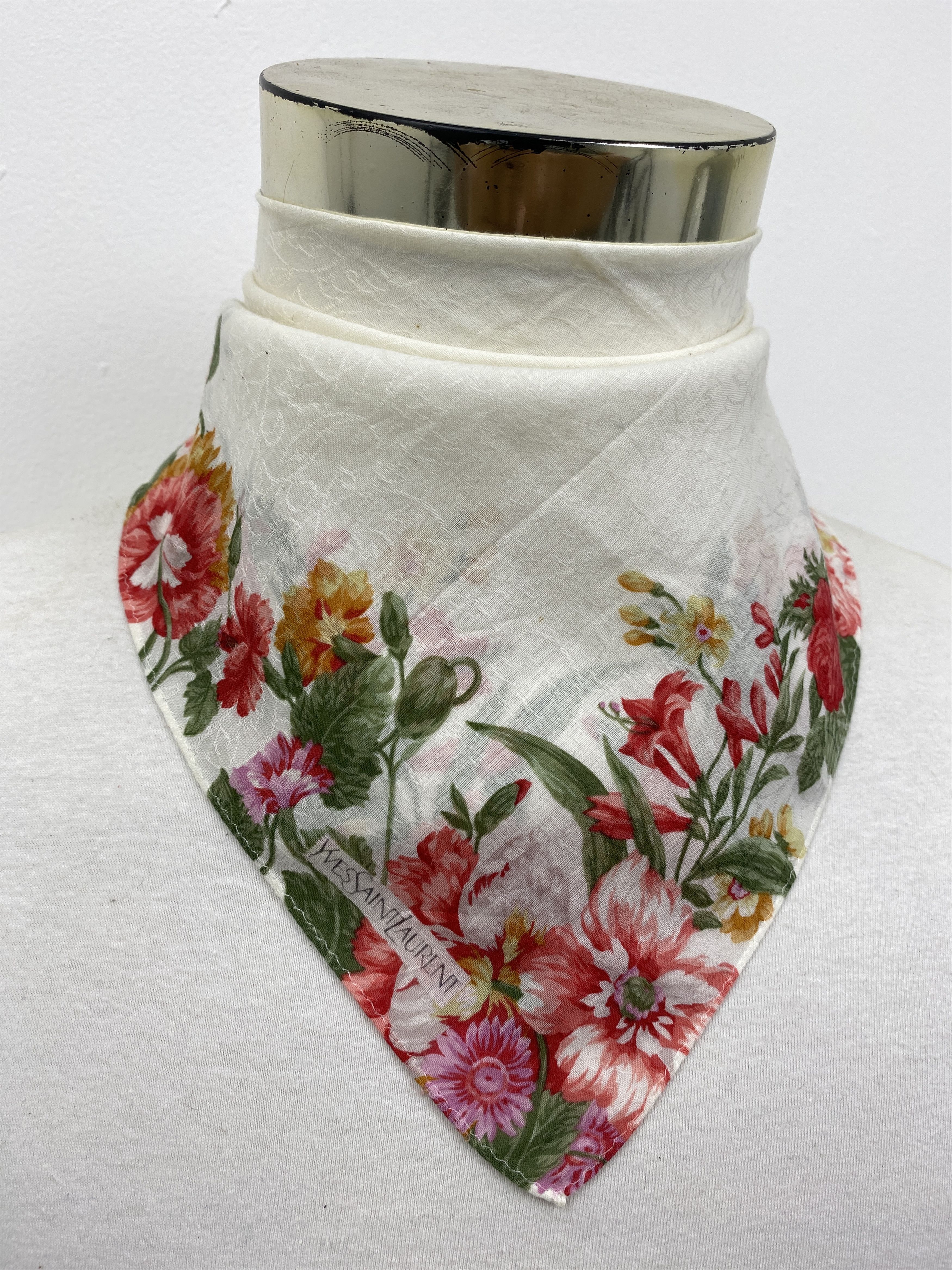 Yves Saint Laurent Yves Saint Lauren Handkerchief / Neckerchief HKC0580 Size ONE SIZE - 2 Thumbnail