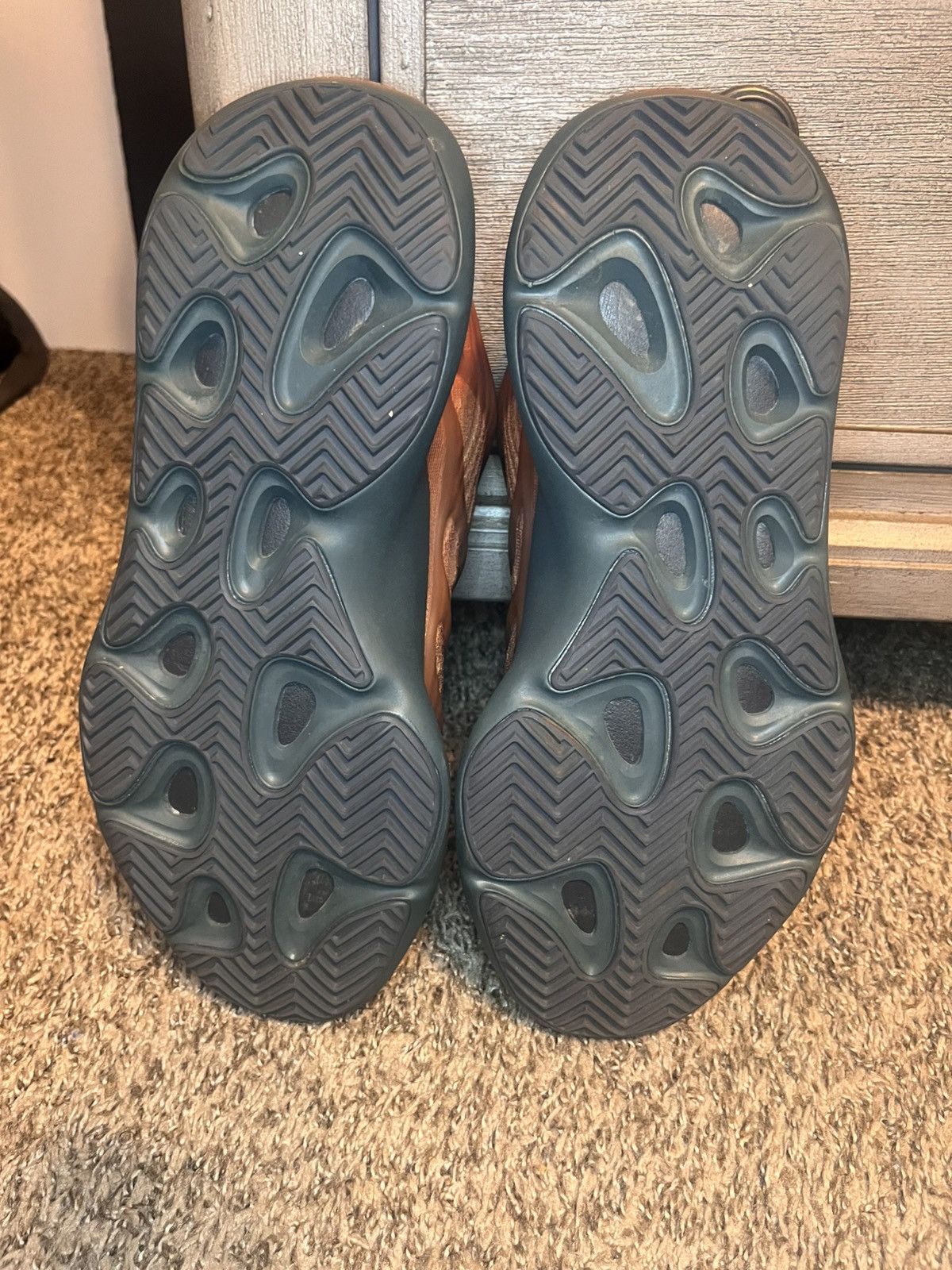 Yeezy Yezzy 700 V3 'Copper Fade' Size US 11.5 / EU 44-45 - 4 Thumbnail