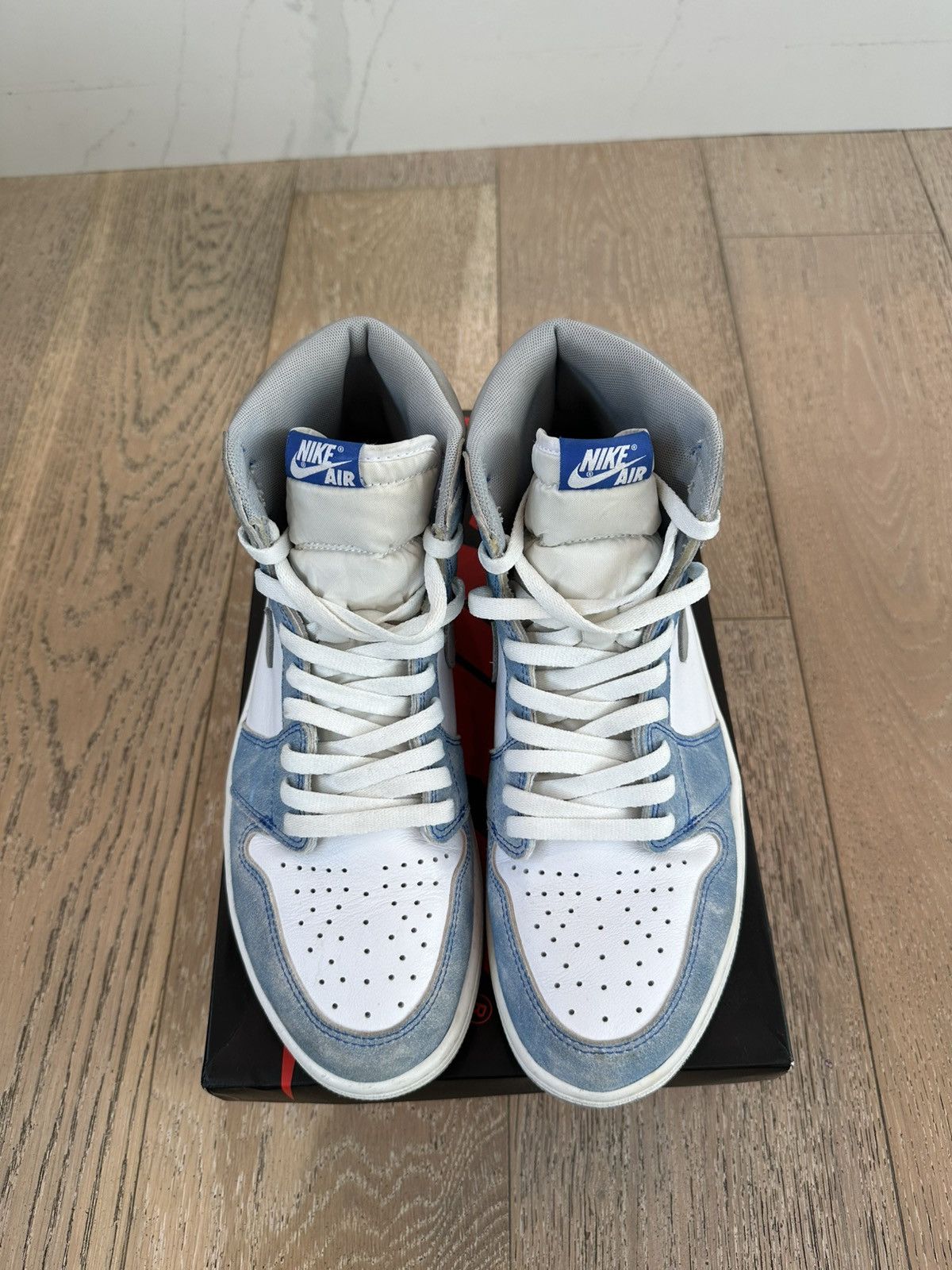 Jordan Brand Jordan 1 Retro High OG Hyper Royal Size US 11.5 / EU 44-45 - 2 Thumbnail