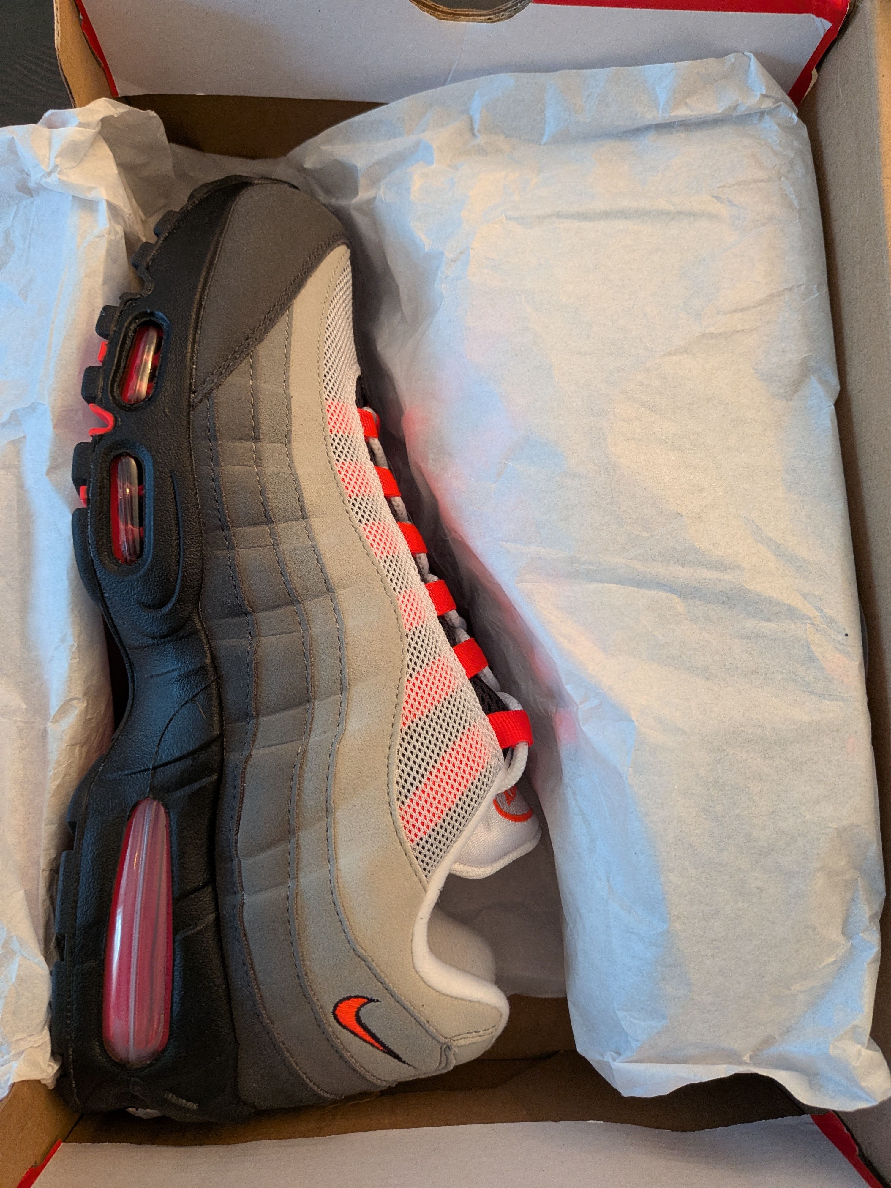 Nike Nike Air Max 95 Solar Red 2025 Size US 9.5 / EU 42-43 - 2 Thumbnail
