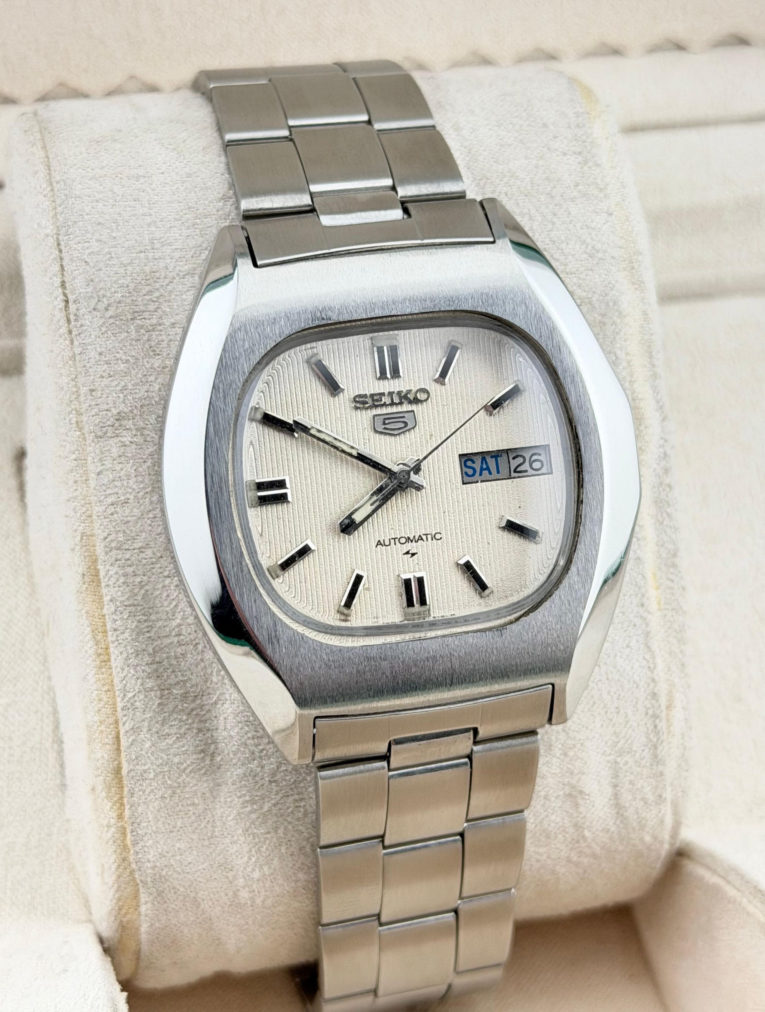 Seiko Vintage Seiko 5 7009-5010 Men's Wrist Automatic Watch Size 38 - 2 Thumbnail