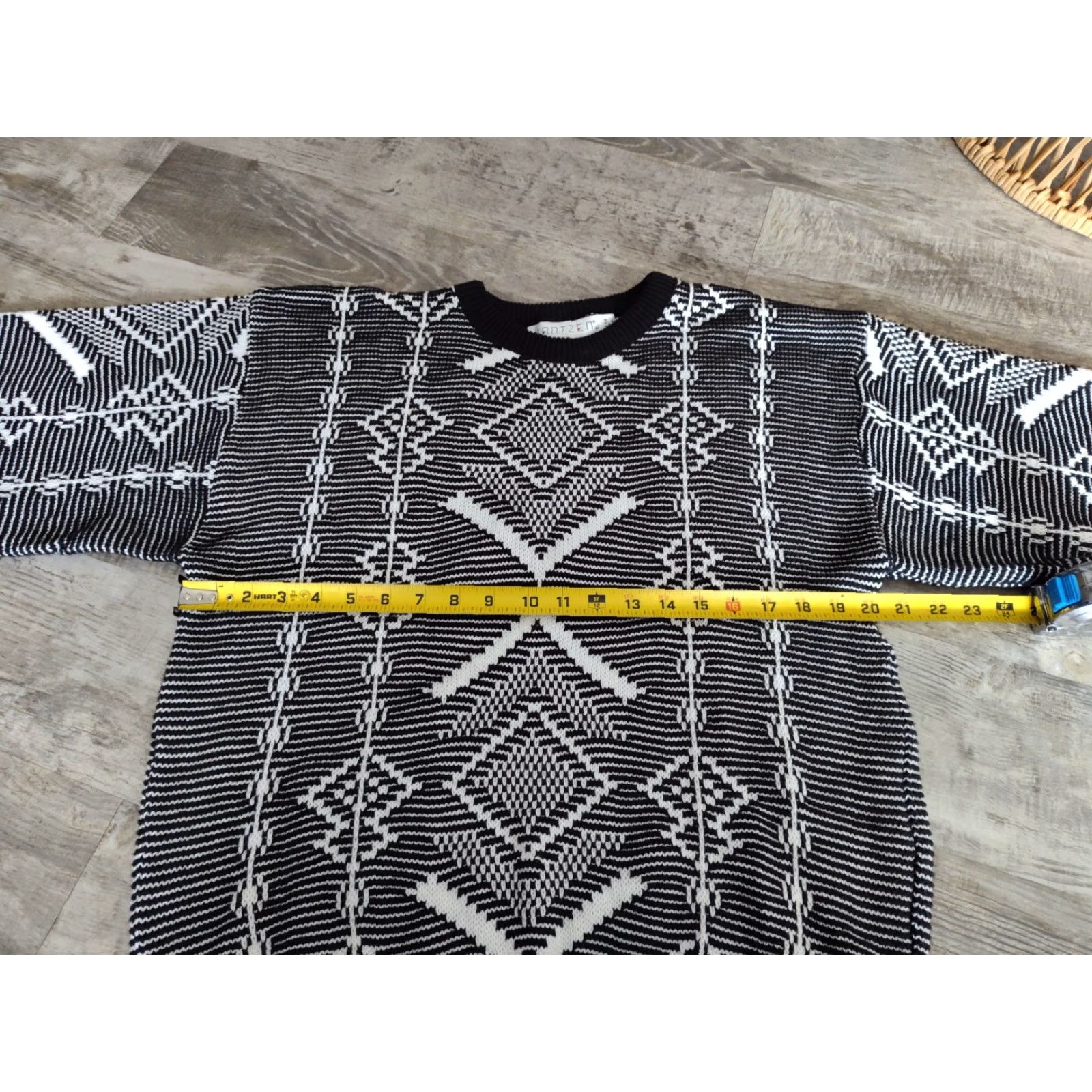 Jantzen VINTAGE Jantzen 90s Sweater Men Sz M Geometric Black White Crew Neck Knit All Seasons EUC Size US M / EU 48-50 / 2 - 4 Thumbnail