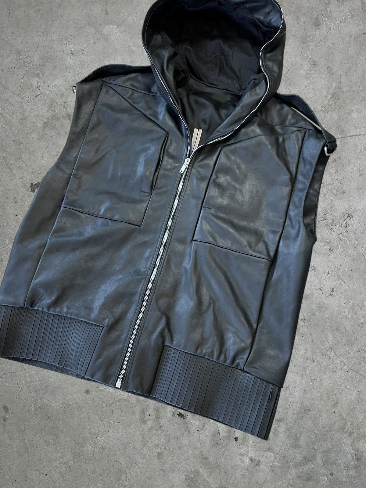 Rick Owens SS/24 Rick Owens Runway Sleeveless Leather Jacket Size US L / EU 52-54 / 3 - 3 Thumbnail