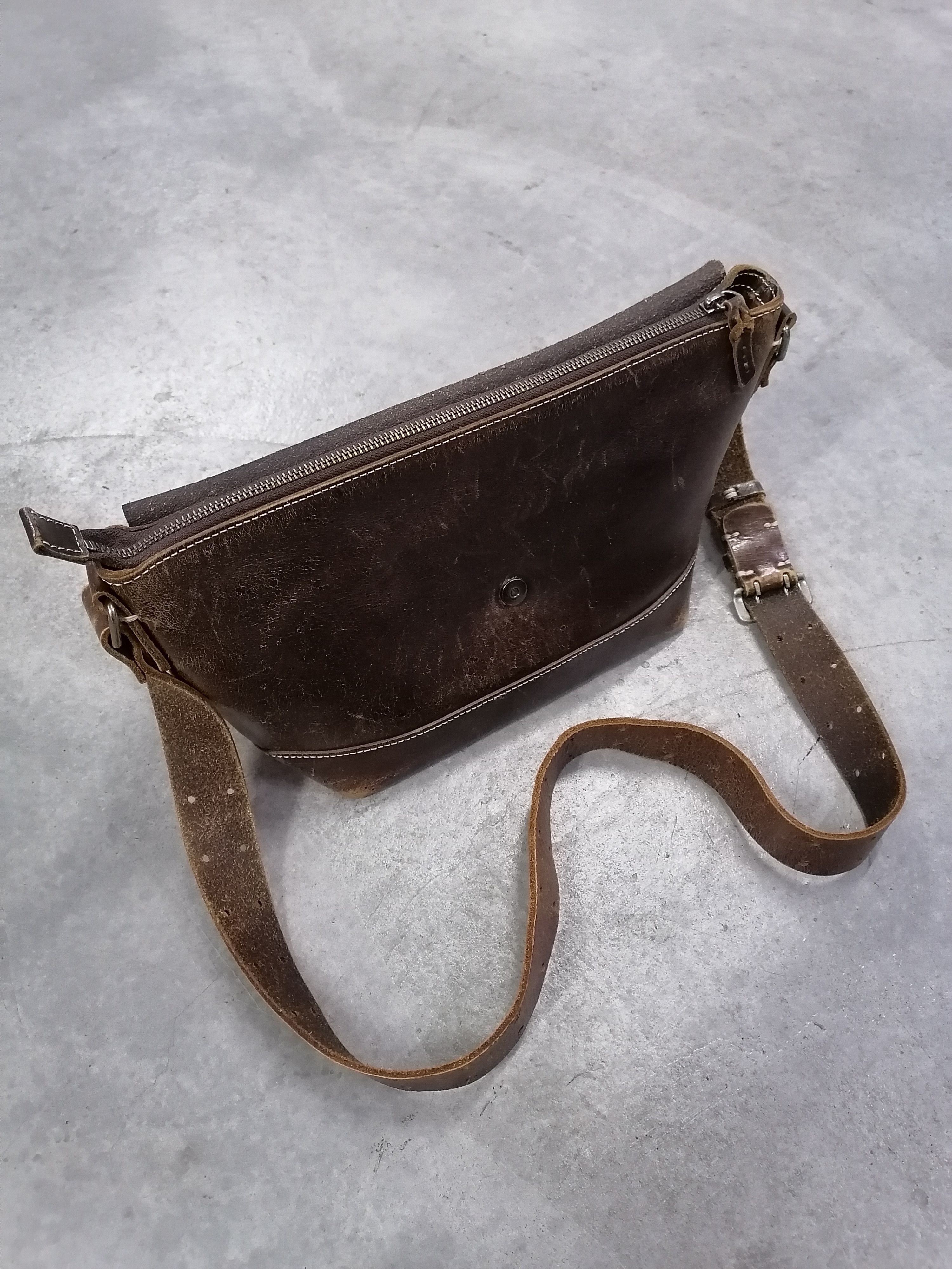 Japanese Brand H 1203 Mano Fece Japan Patina Leather Sling / Crossbody Bag Size ONE SIZE - 5 Thumbnail