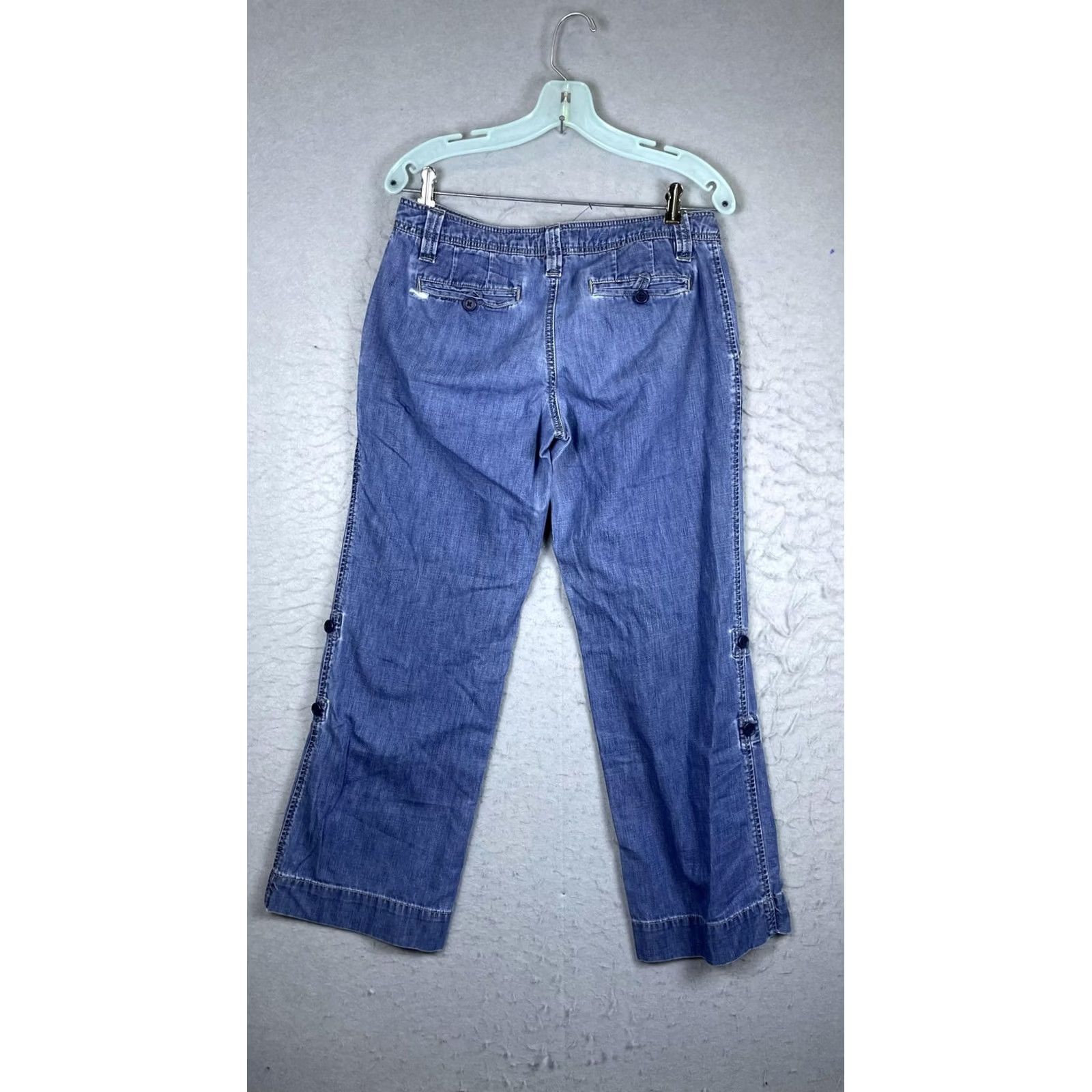 Old Navy Old Navy Womens Capri Pants Blue Denim Crop Just Below Waist Button Tab 6 Size 28" / US 6 / IT 42 - 7 Thumbnail