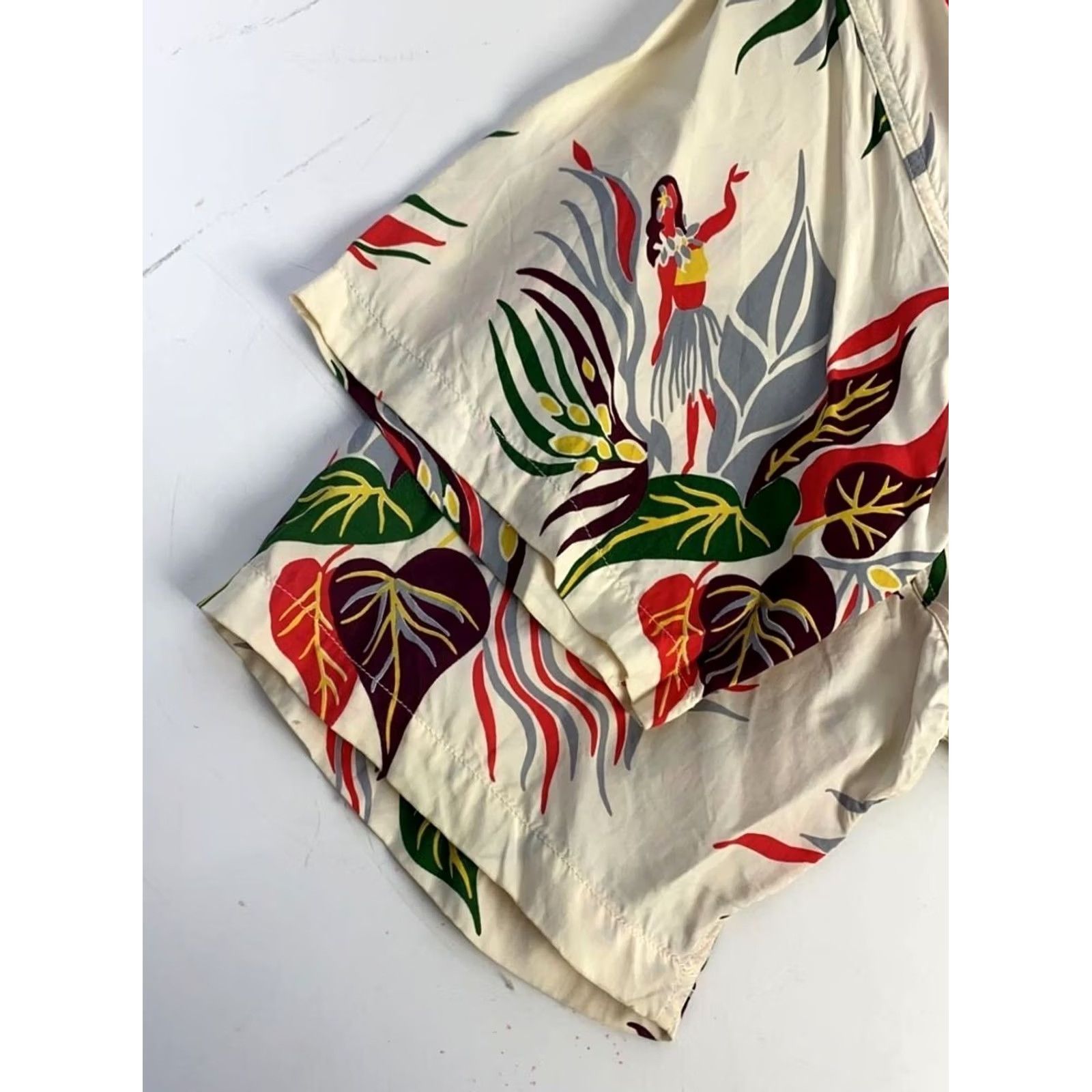 Sun Surf SUN SURF Shirt Men's Aloha Size M Rayon Cream All-over Print Hula Girl USED Floral Short Sleeve Button-Up Japan Summer, Spring Casual Travel Mens Size US M / EU 48-50 / 2 - 6 Thumbnail
