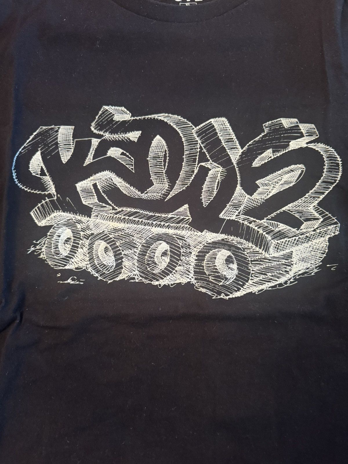 Kaws × Uniqlo Kaws x Uniqlo Size US XL / EU 56 / 4 - 2 Thumbnail
