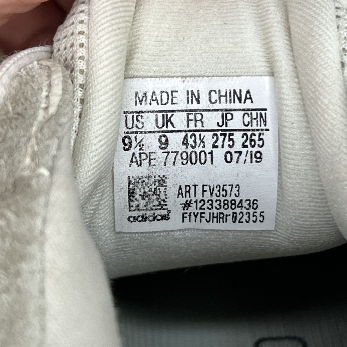 Adidas Adidas x Yeezy 500 ‘Bone White’ Size US 9.5 / EU 42-43 - 7 Thumbnail
