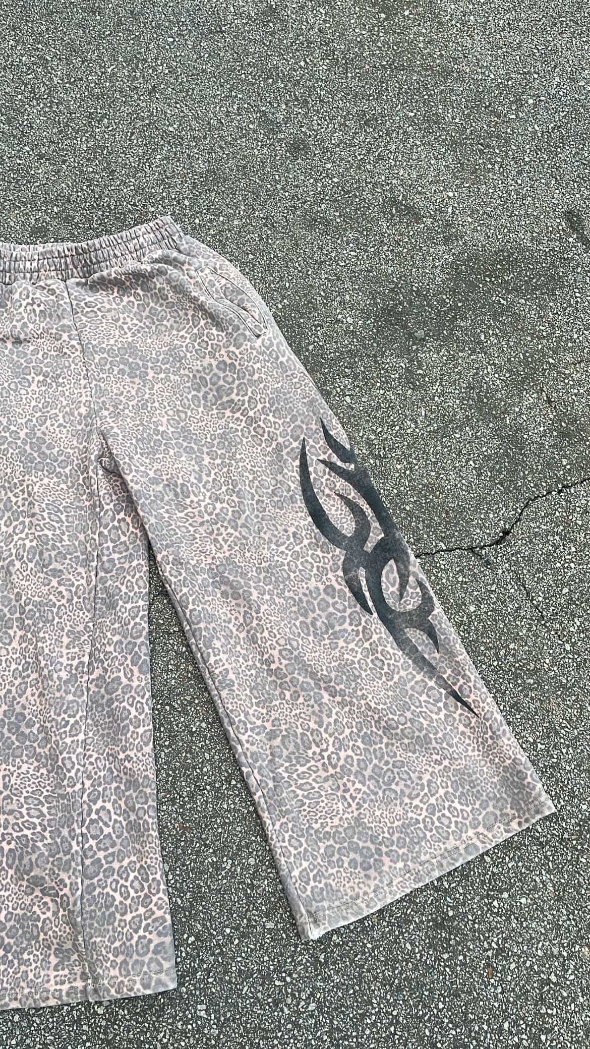 Other End Days “Cheetah print Sweats” Size US 33 - 1 Thumbnail