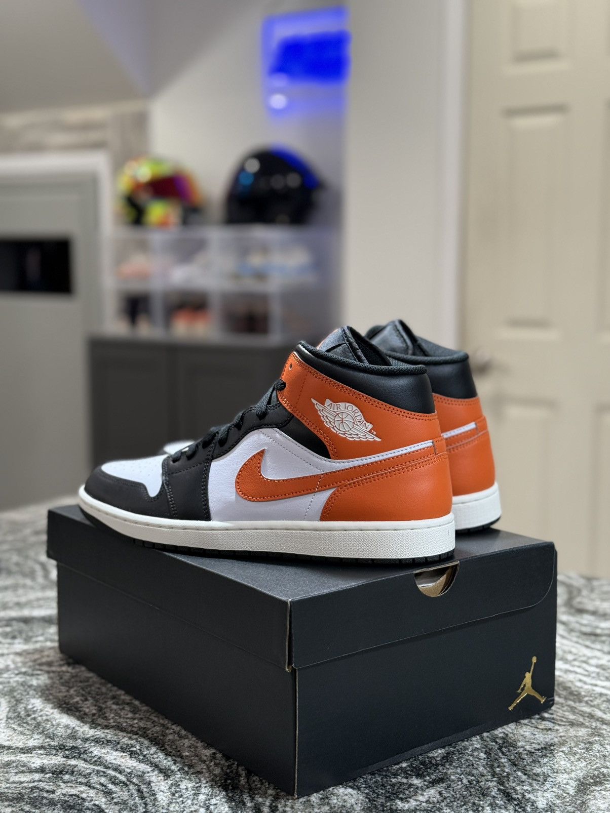 Jordan Brand Jordan 1 Mid Black Toe Starfish Size 11M/12.5W Size US 11 / EU 44 - 1 Thumbnail