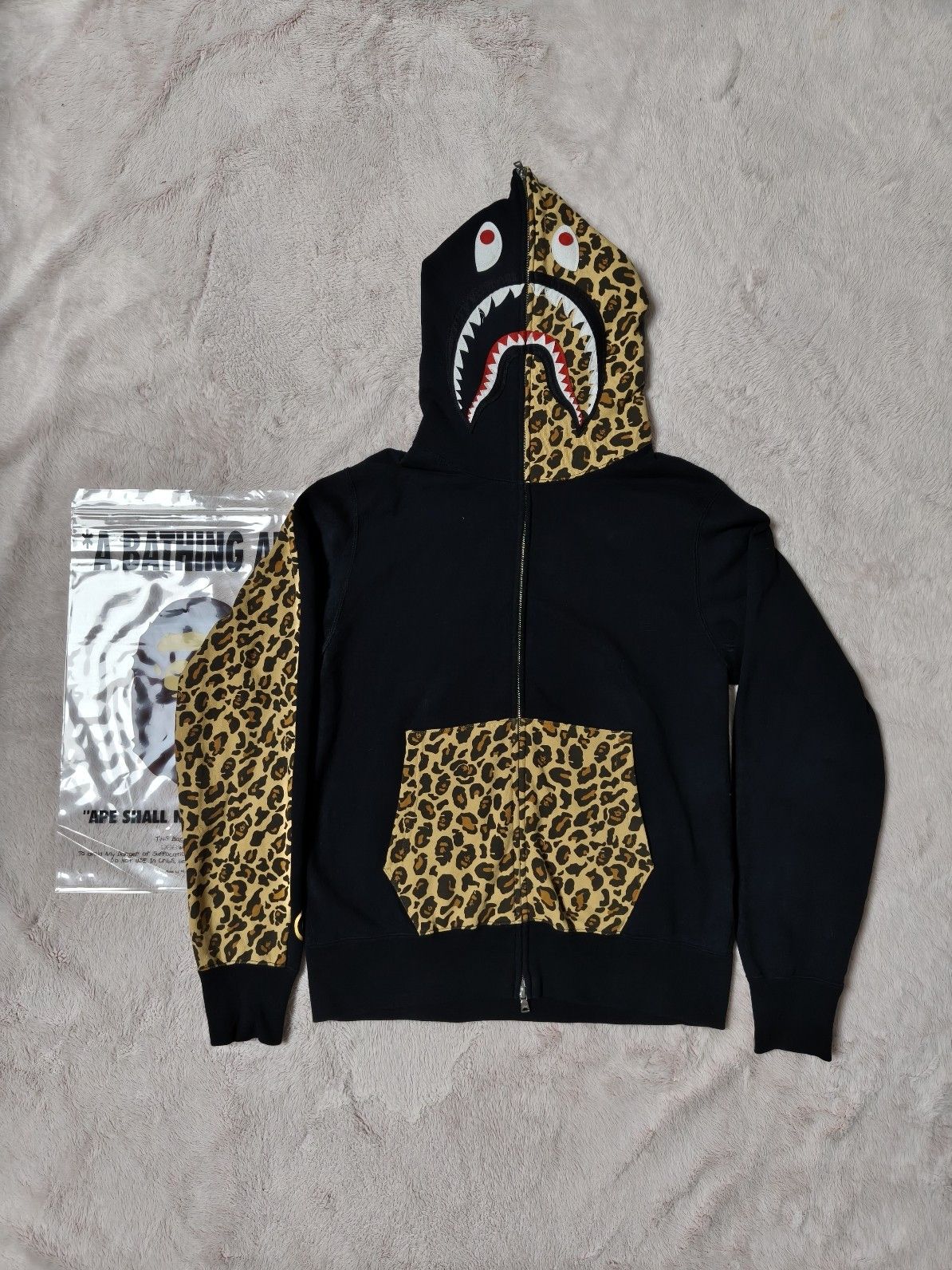 Bape A Bathing Ape Leopard Camo Shark Hoodie Size L Size US L / EU 52-54 / 3 - 1 Thumbnail