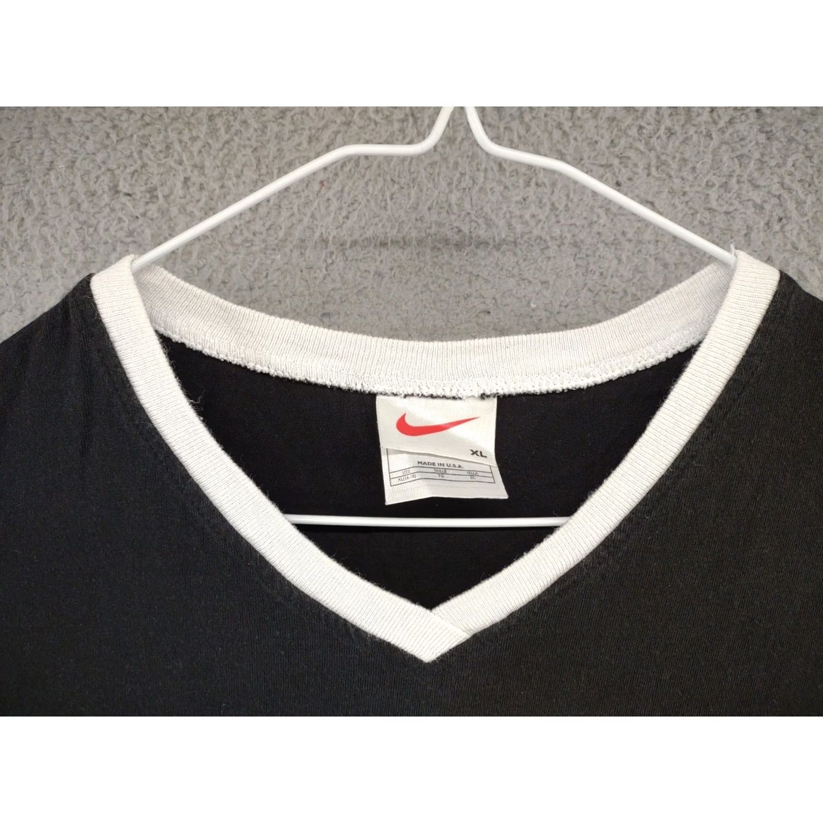 Nike VINTAGE Nike 90's Made in USA Small Embroidered Logo T-Shirt XL Men Size US XL / EU 56 / 4 - 2 Thumbnail