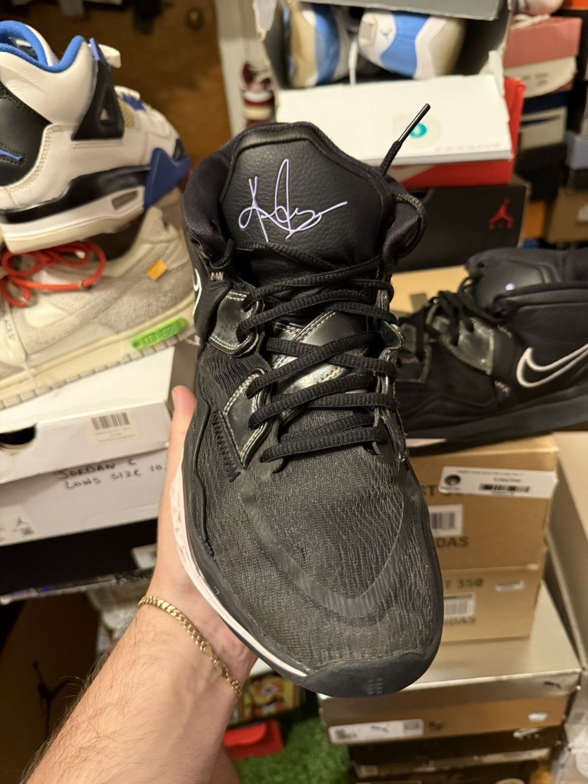 Nike Nike Kyrie size 9.5 Size US 9.5 / EU 42-43 - 2 Thumbnail