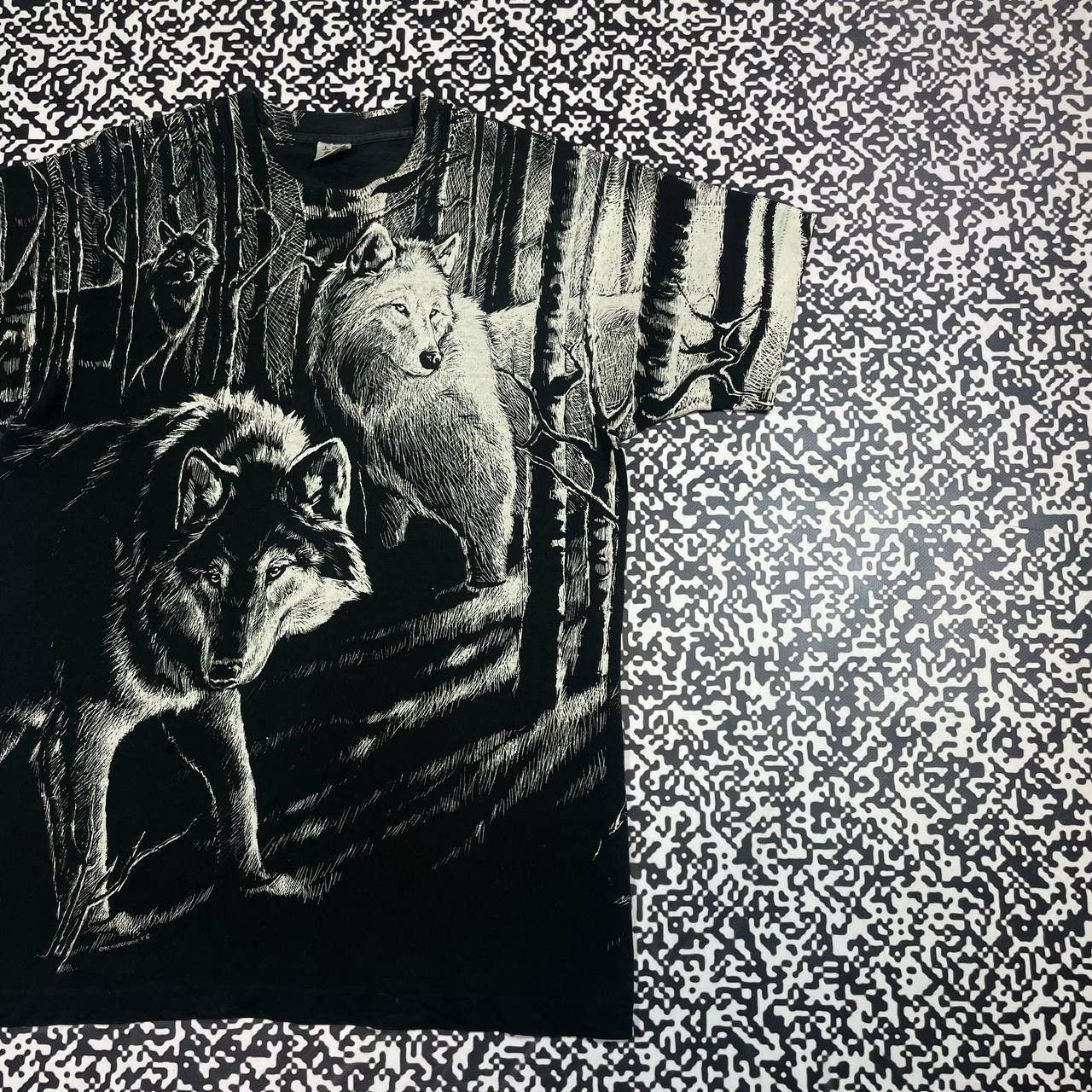Vintage Vintage 1992 Wolf Harlequin Over Print T-shirt Faded Style Size US L / EU 52-54 / 3 - 3 Thumbnail