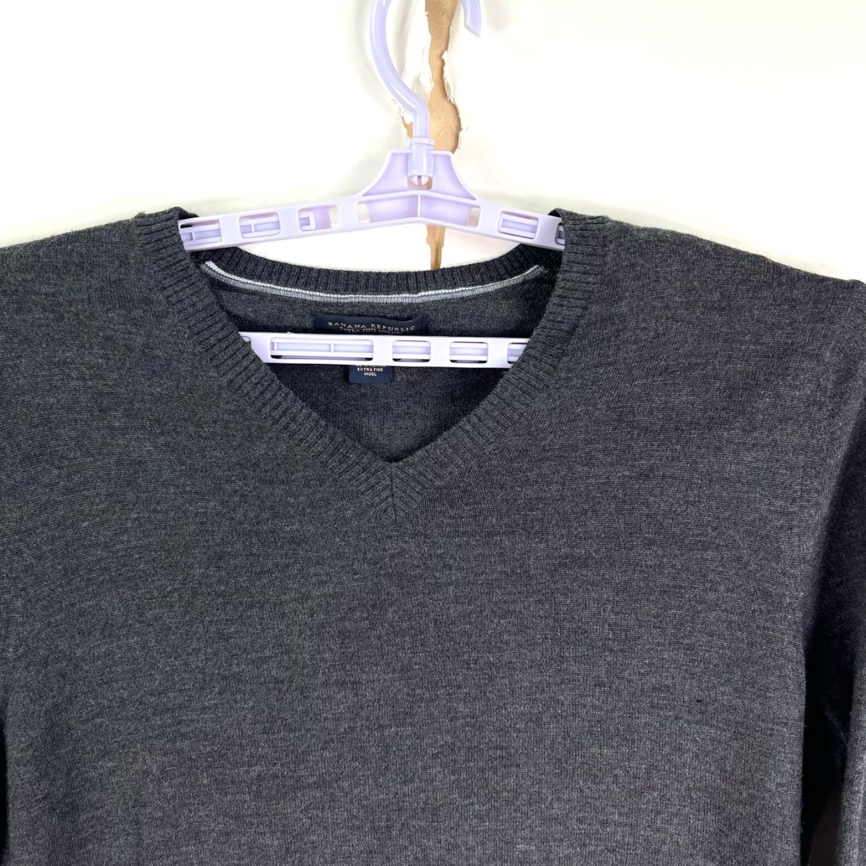 Banana Republic Banana Republic Wool Sweater Mens V Neck Extra Fine Italian Merino Wool Gray L Size US L / EU 52-54 / 3 - 3 Thumbnail