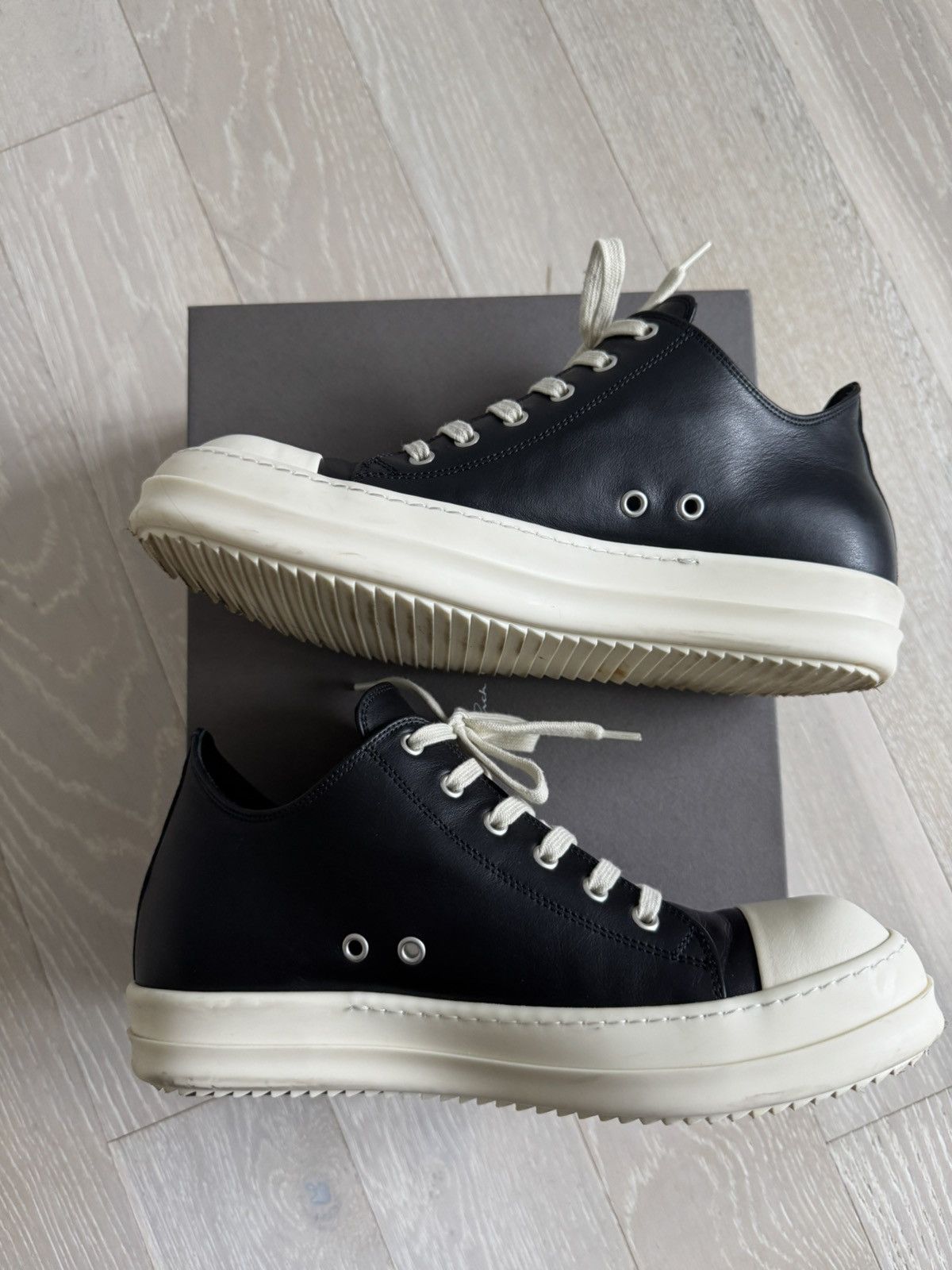 Rick Owens Mainline Classic Leather Ramone Low Sneaks Black/Milk Size US 9 / EU 42 - 7 Thumbnail