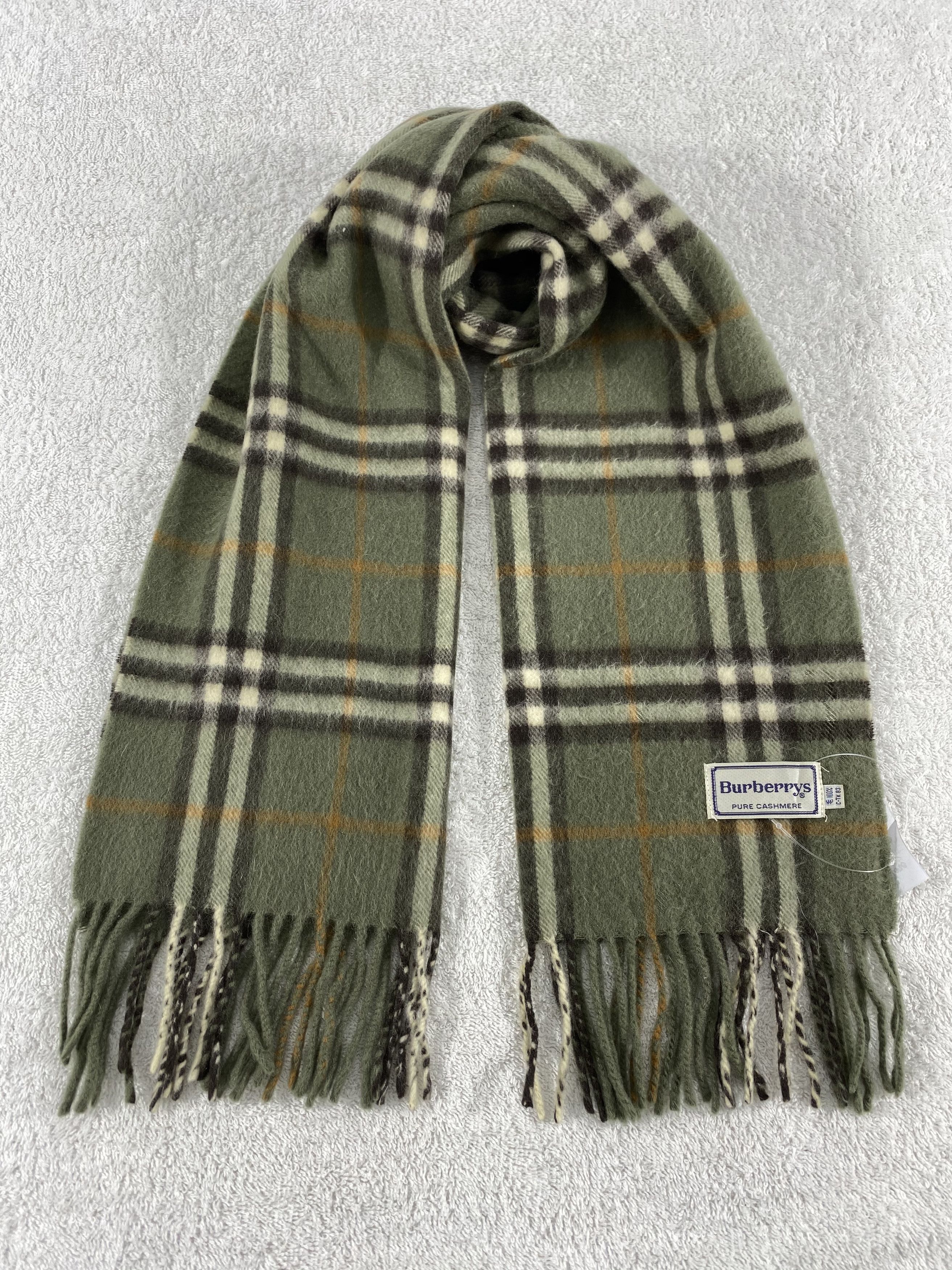 Burberry Vintage Burberry Scarf/Muffler/Neckwear MF670 Size ONE SIZE - 1 Thumbnail
