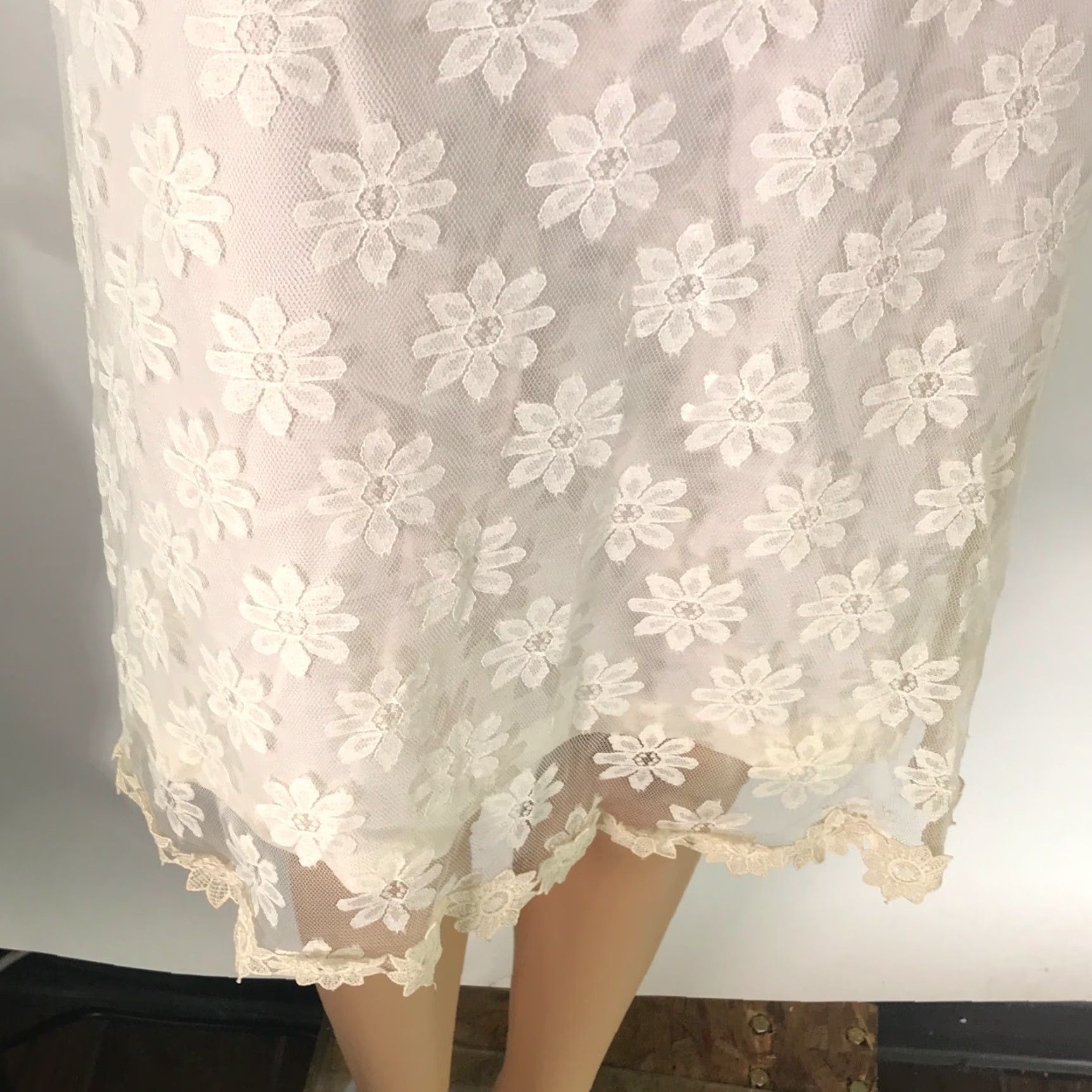 Vintage Vintage Women's Skater Dress - White Floral Lace Knee Length Boat Neck Sleeveless Party/Cocktail Dress Size 46 Size L / US 10 / IT 46 - 7 Thumbnail