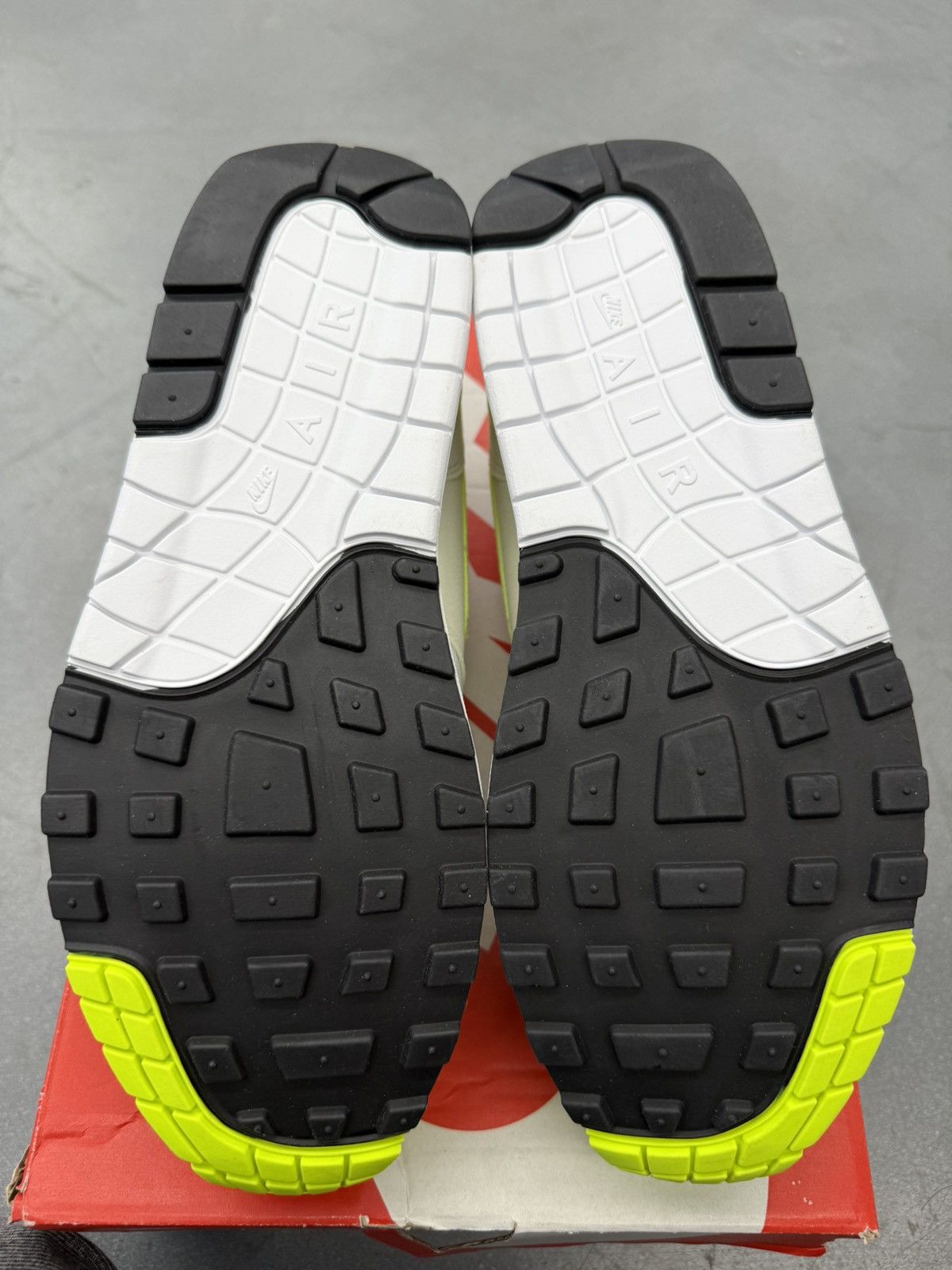 Nike 2023 Nike Air Max 1 87’ Volt Suede Size US 11 / IT 41 - 11 Thumbnail