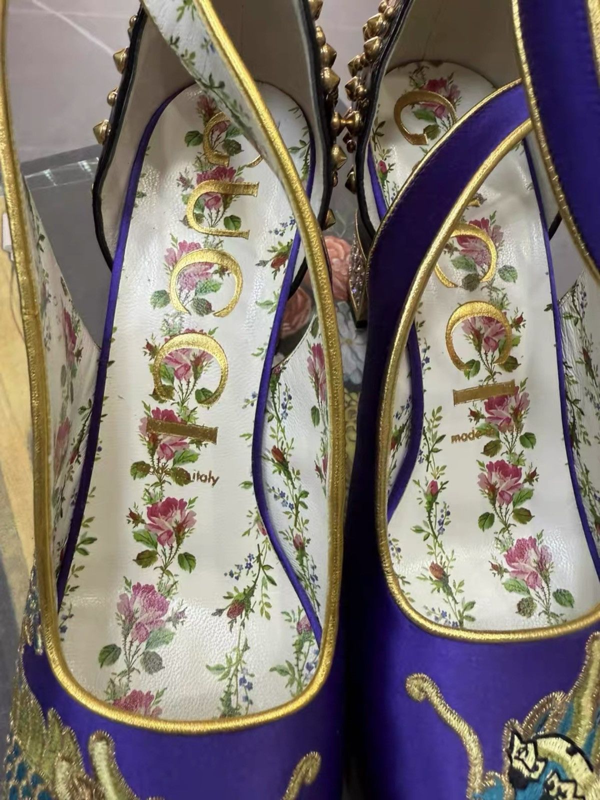 Gucci Rare Gucci Runway Satin Embroidered Dragon Caspar Pumps Size US 7.5 / IT 37.5 - 7 Thumbnail
