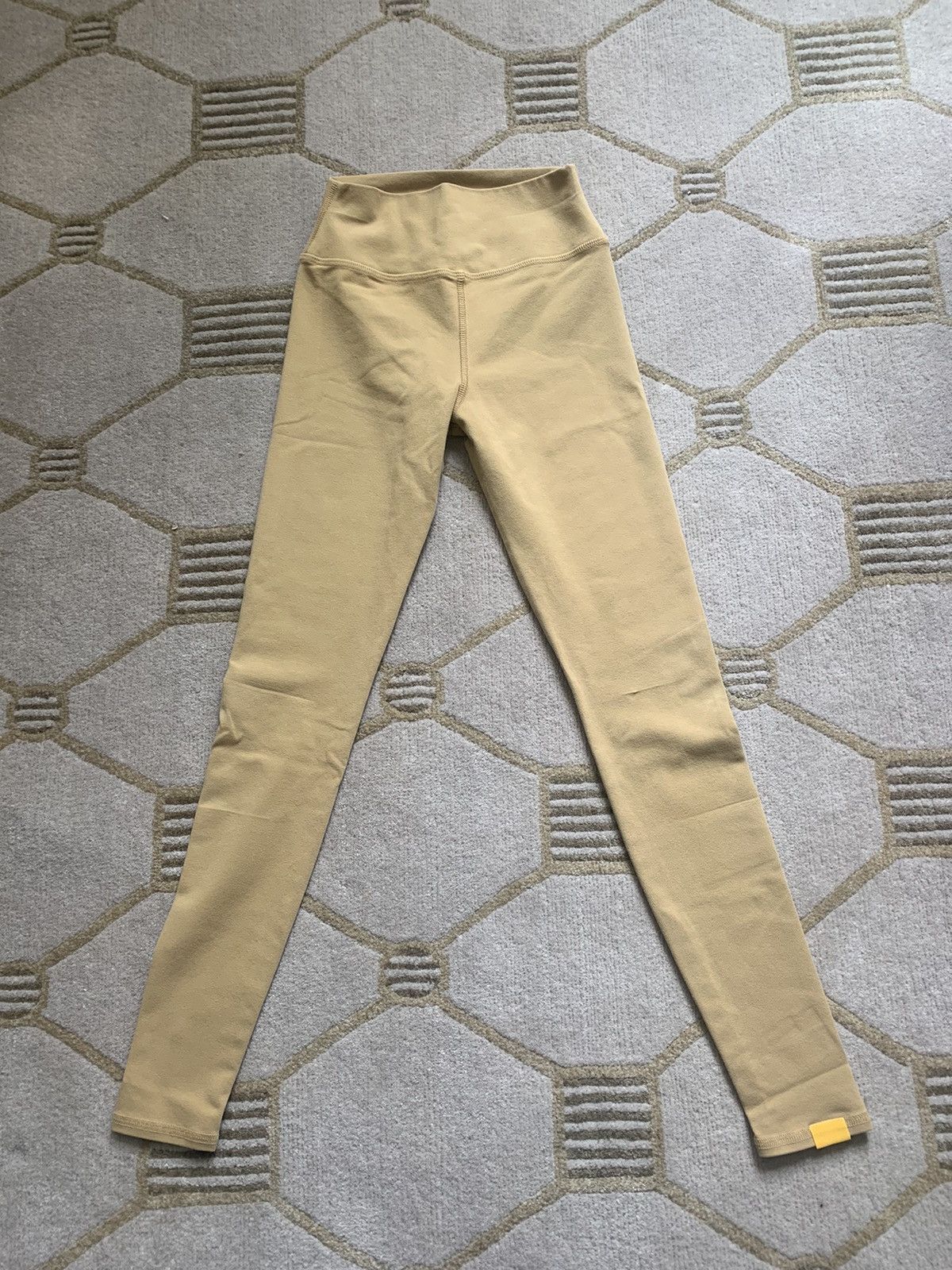 Other Yellow Label Co. Leisure Leggings Size XS in Camel Size 25" / US 0 / IT 36 - 1 Thumbnail