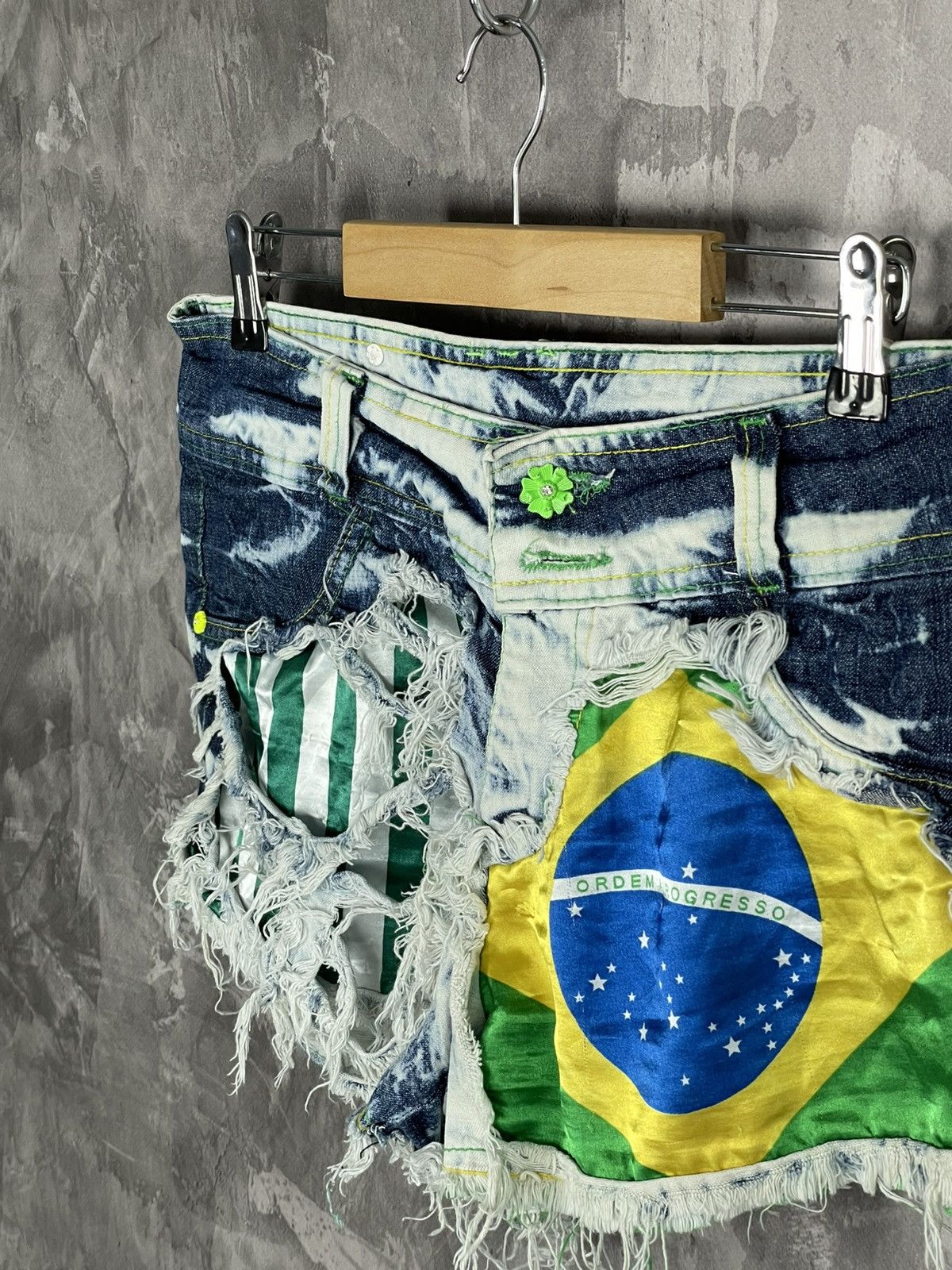 20471120 × Hysteric Glamour × Japanese Brand Y2K Hysteric Glamour Vibe Sexy Factory Distressed Shorts Size 30" / US 8 / IT 44 - 4 Thumbnail