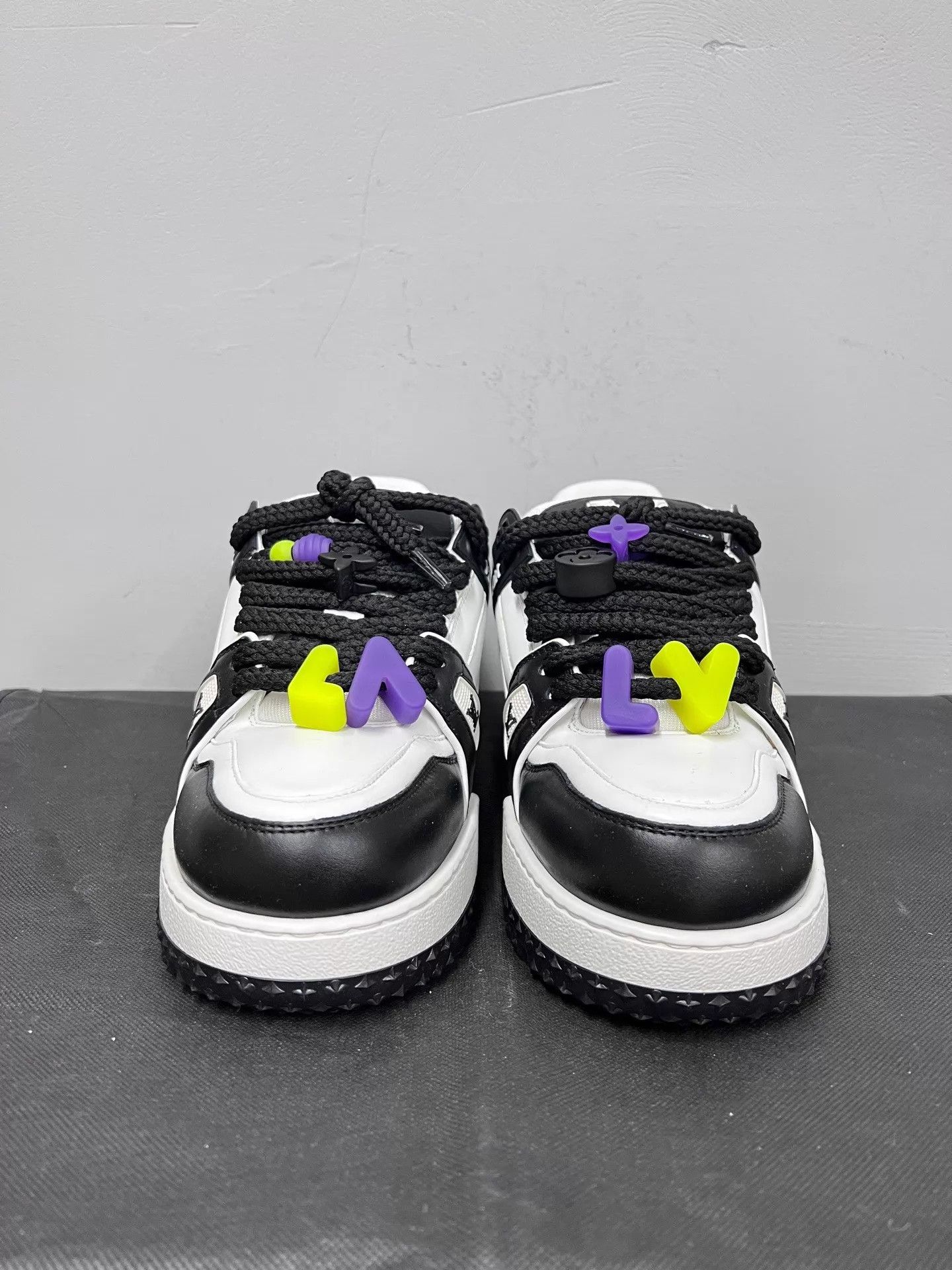 Louis Vuitton LV Trainer Maxi Black White 8/42 Mint Worn 2x Box Size US 9 / EU 42 - 2 Thumbnail