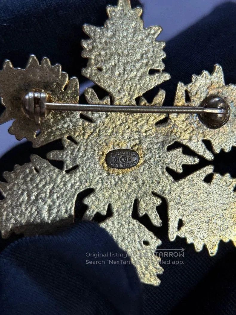 Chanel Chanel Gold Snowflake Brooch. Size ONE SIZE - 3 Thumbnail