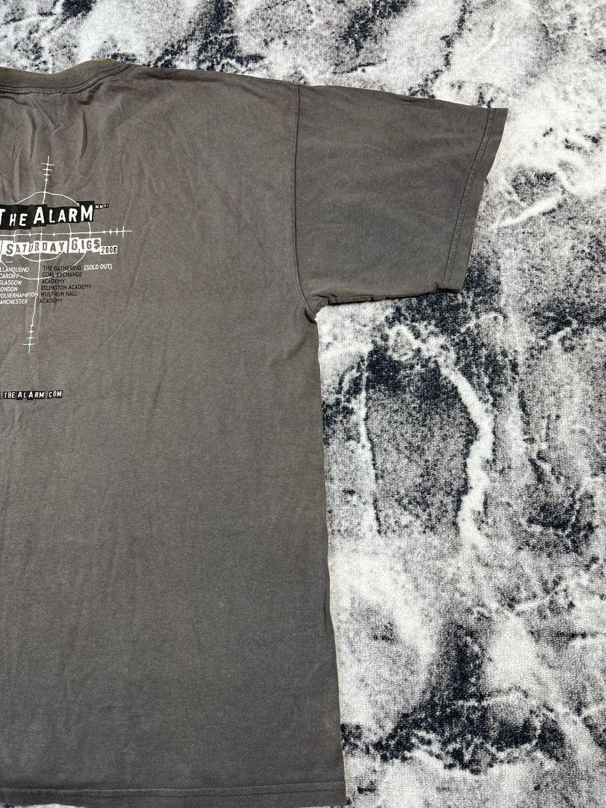 Gildan The Alarm Band Tee Faded Distressed Vintage Style Size US XL / EU 56 / 4 - 15 Thumbnail