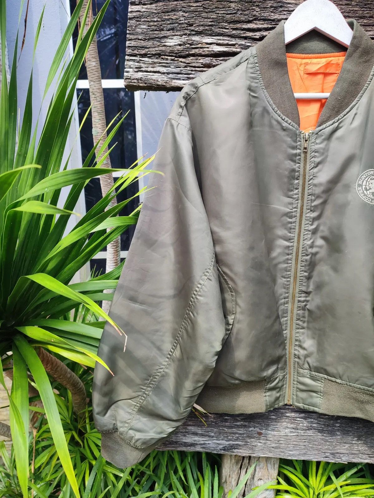 Japanese Brand Vintage Suntory Coffee Bomber Jacket – Japanese Promo Size US L / EU 52-54 / 3 - 4 Thumbnail
