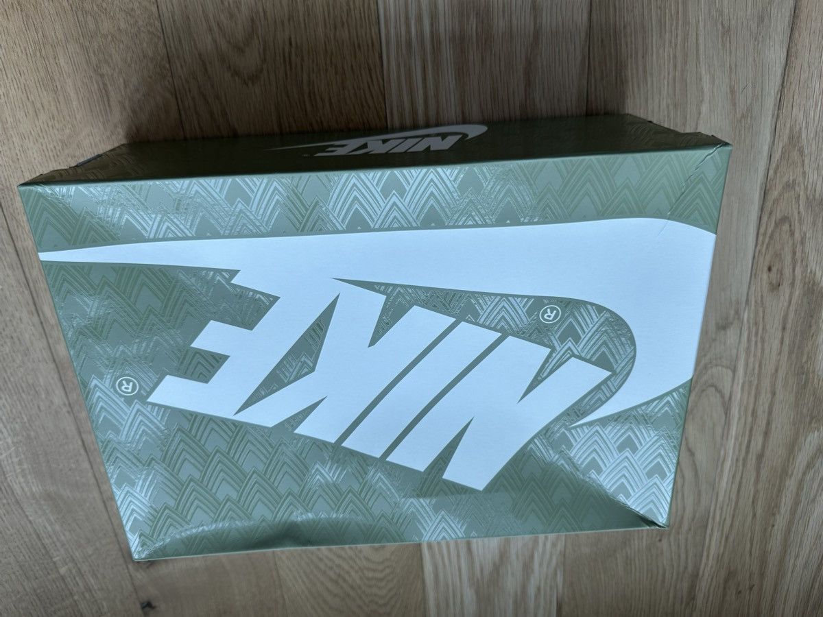 Nike Jordan 1 Retro Low OG - Year of the dragon (2024) Size US 9 / EU 42 - 9 Thumbnail