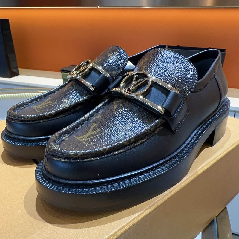 Louis Vuitton Louis Vuitton Black Leather Lug Sole Loafers Size US 7 / IT 37 - 1 Thumbnail