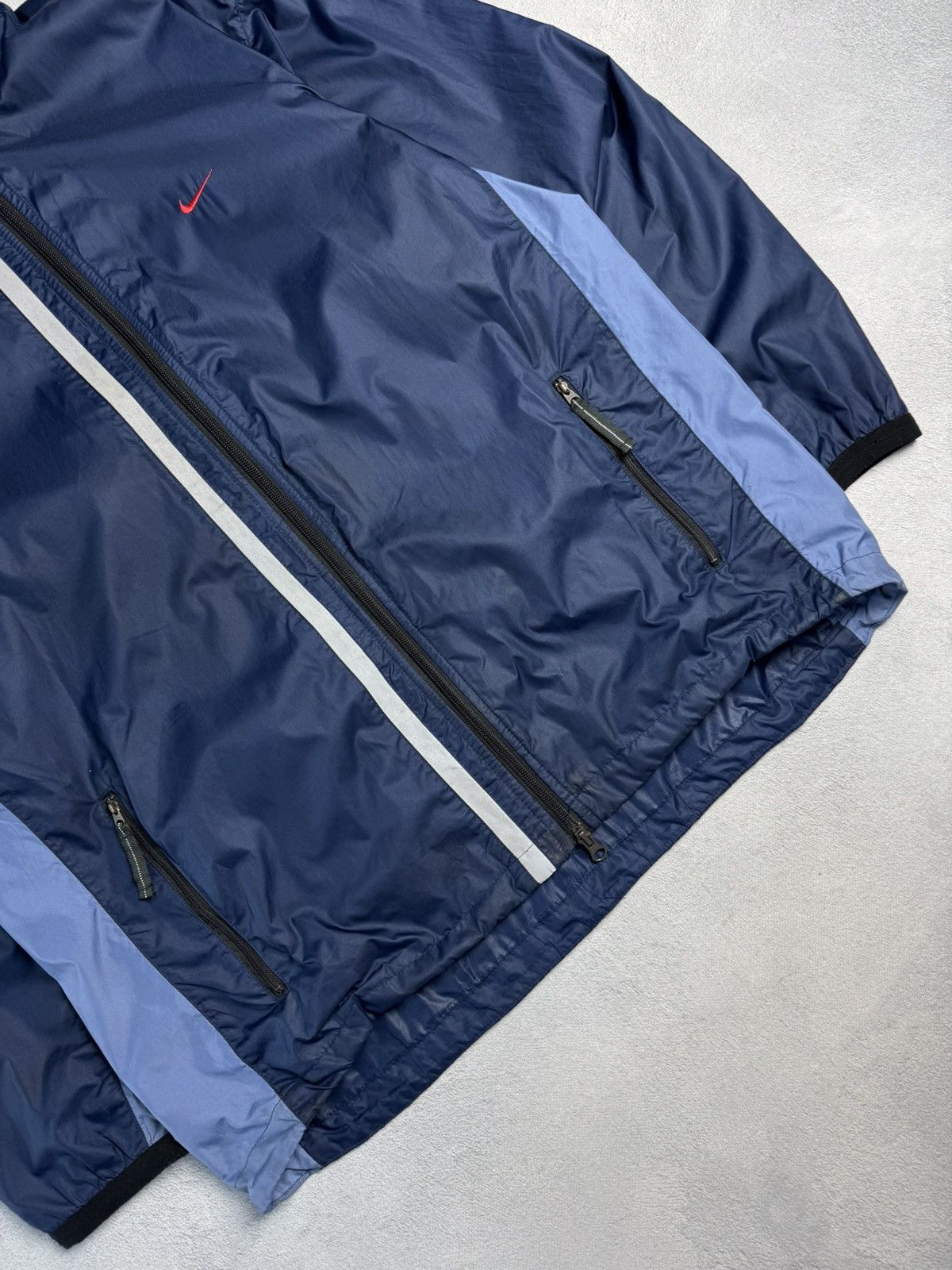 Nike Vintage Nike Drill Small Logo Nylon Track Jacket size L Size US L / EU 52-54 / 3 - 4 Thumbnail