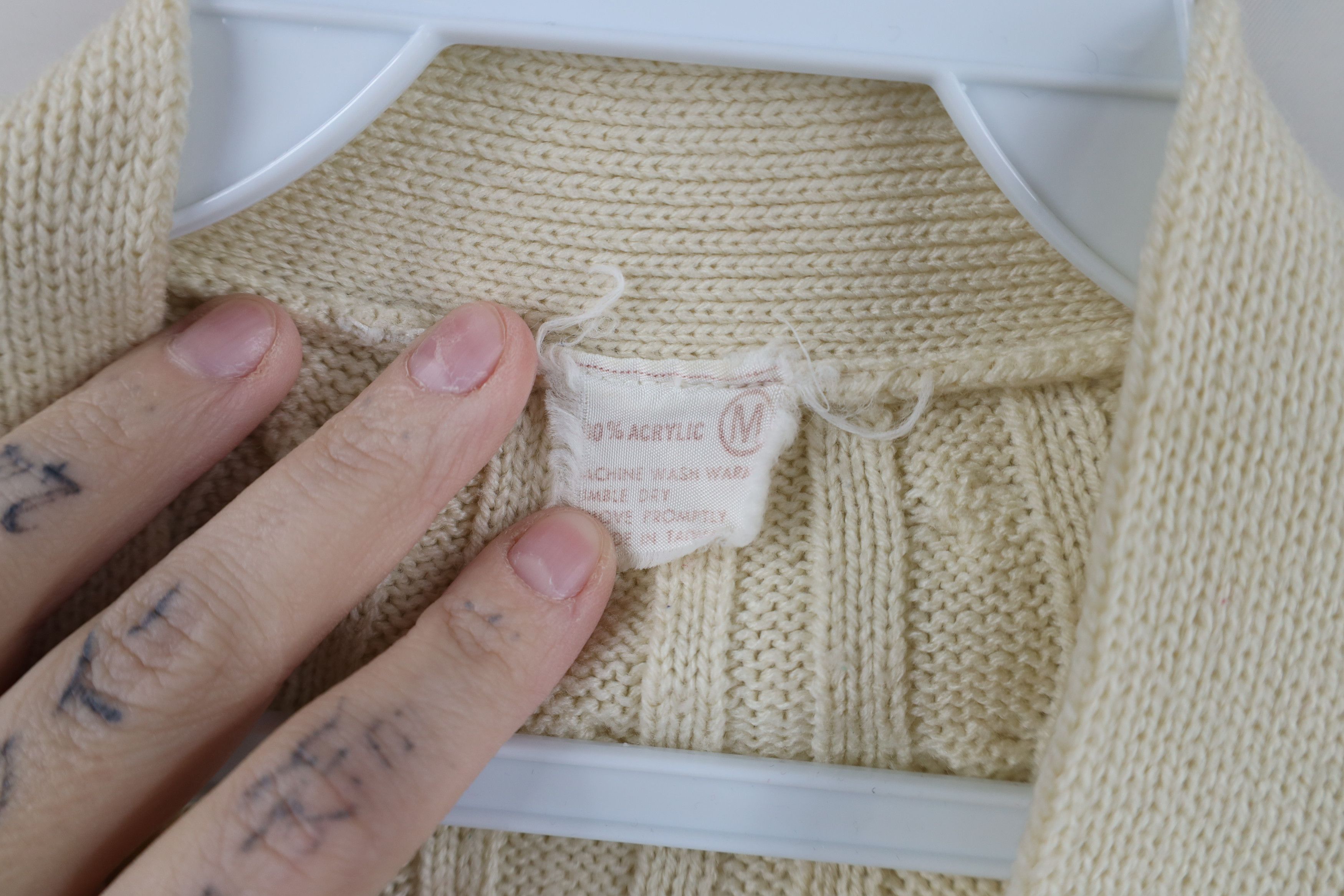 Vintage Vintage 70s Streetwear Chunky Cable Knit Sweater Vest Beige Size M / US 6-8 / IT 42-44 - 10 Thumbnail