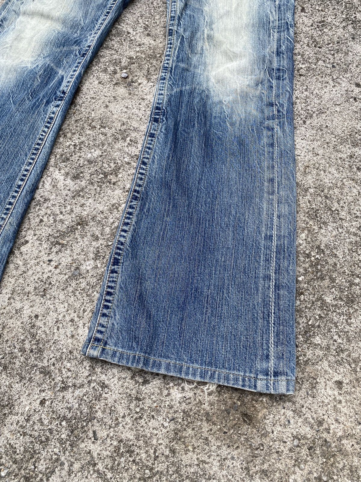 Japanese Brand Flare Brappers Japan Buckle Back Faded Distressed Denim Size US 28 / EU 44 - 7 Thumbnail