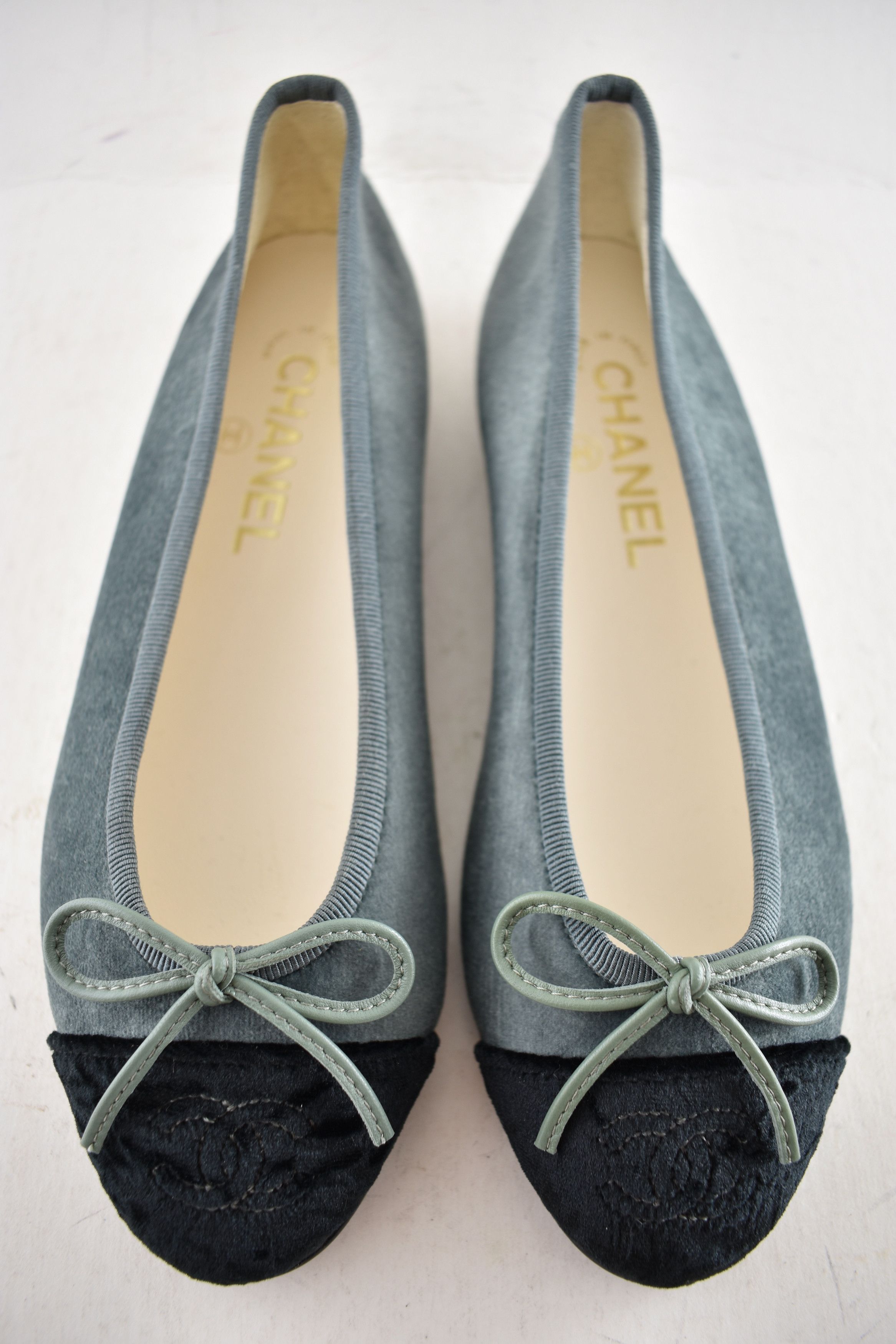 Chanel Chanel 24A Black Velvet CC Classic Ballet Ballerina Flat 36c Size US 6 / IT 36 - 1 Thumbnail