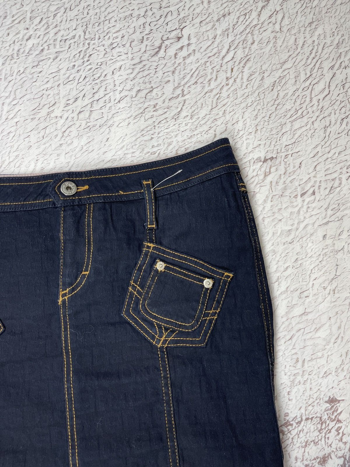 Dolce & Gabbana Dolce & Gabbana new vintage monogram midi denim skirt Size 28" / US 6 / IT 42 - 5 Thumbnail