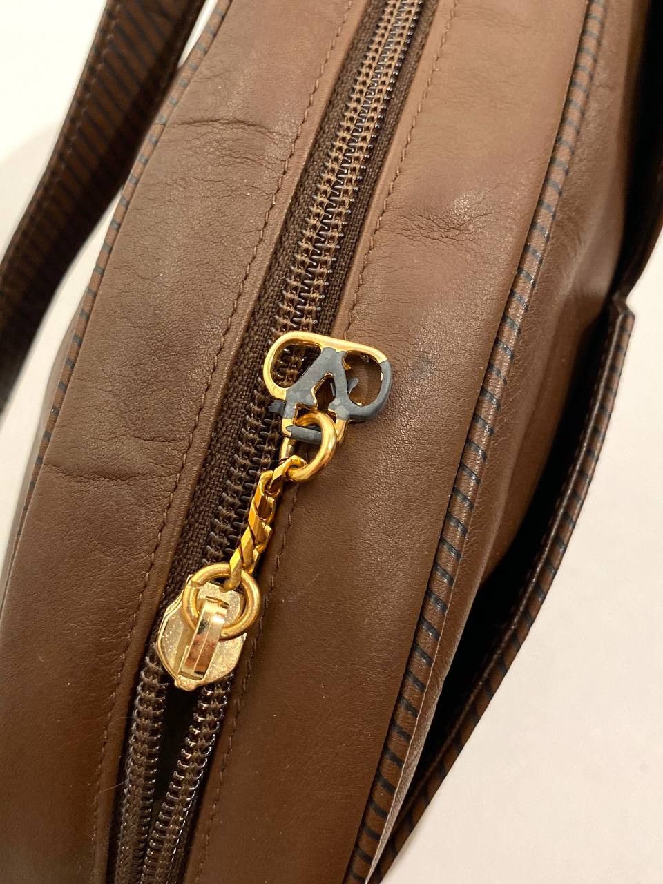 Valentino Valentino Garavani V Logo Leather Hand Shoulder Bag Vintage Size ONE SIZE - 9 Thumbnail