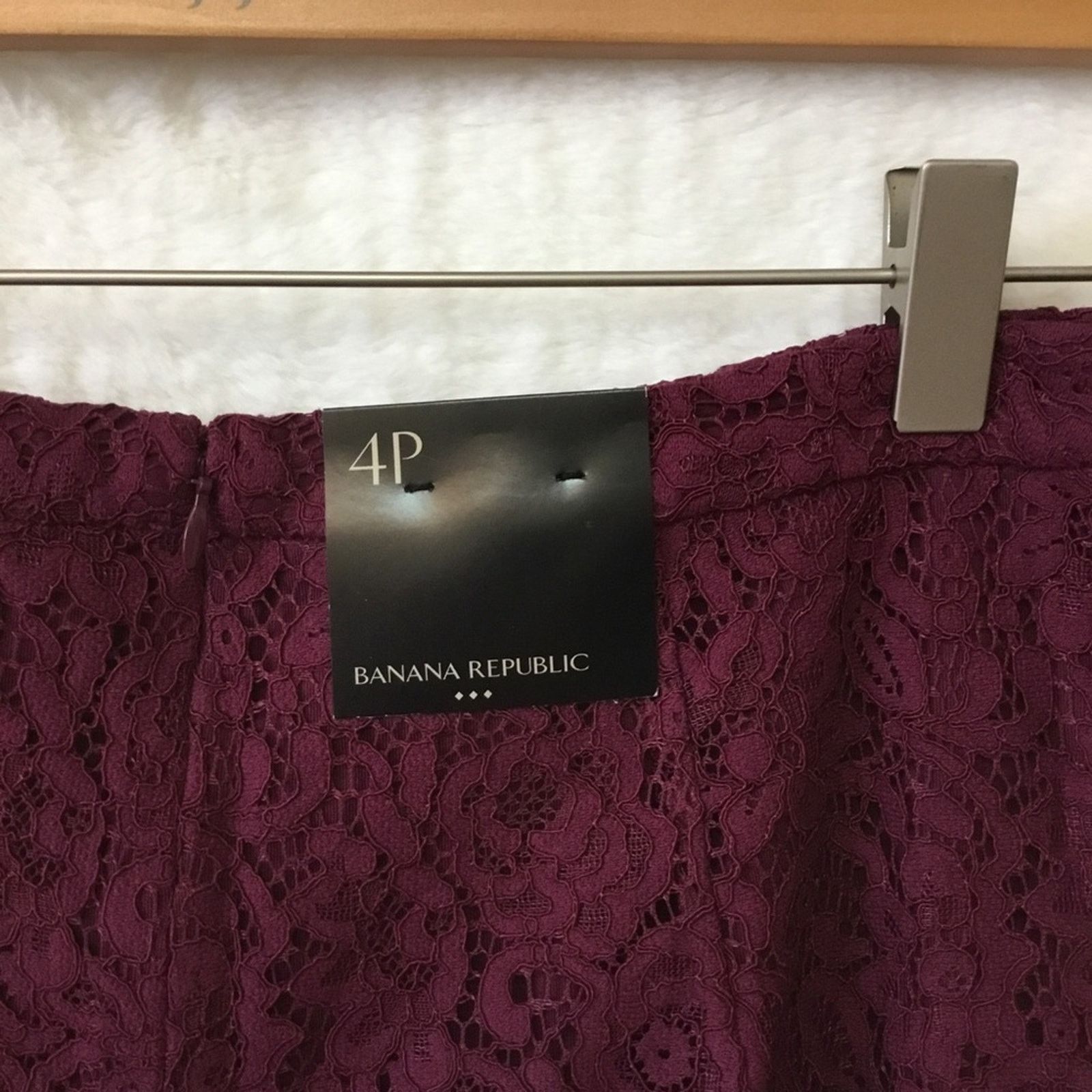 Banana Republic Banana Republic Burgundy Lace Flounce Skirt Size 27" / US 4 / IT 40 - 3 Thumbnail