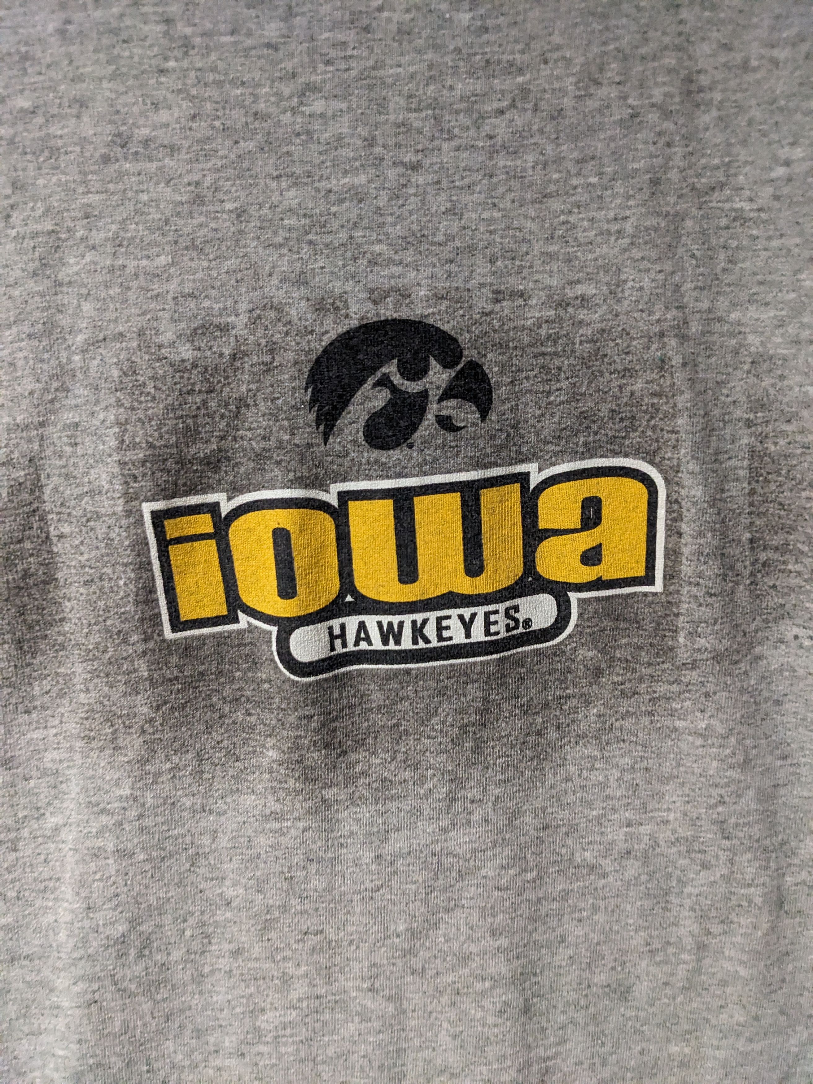 Vintage Vintage Y2K Iowa Hawkeye College Football X-Large T-Shirt Size US XL / EU 56 / 4 - 2 Thumbnail