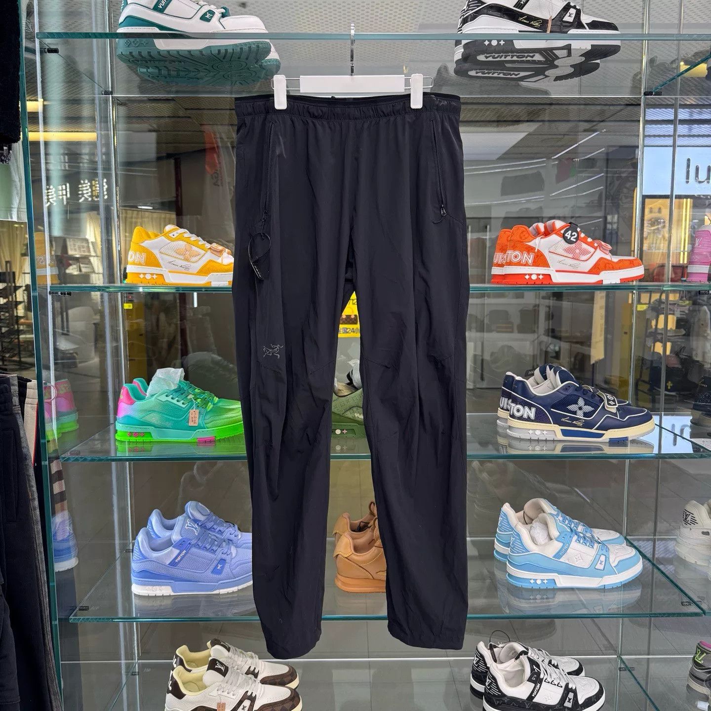 Arc'teryx Arcteryx CRONIN Black Casual Pants Size US 28 / EU 44 - 1 Thumbnail