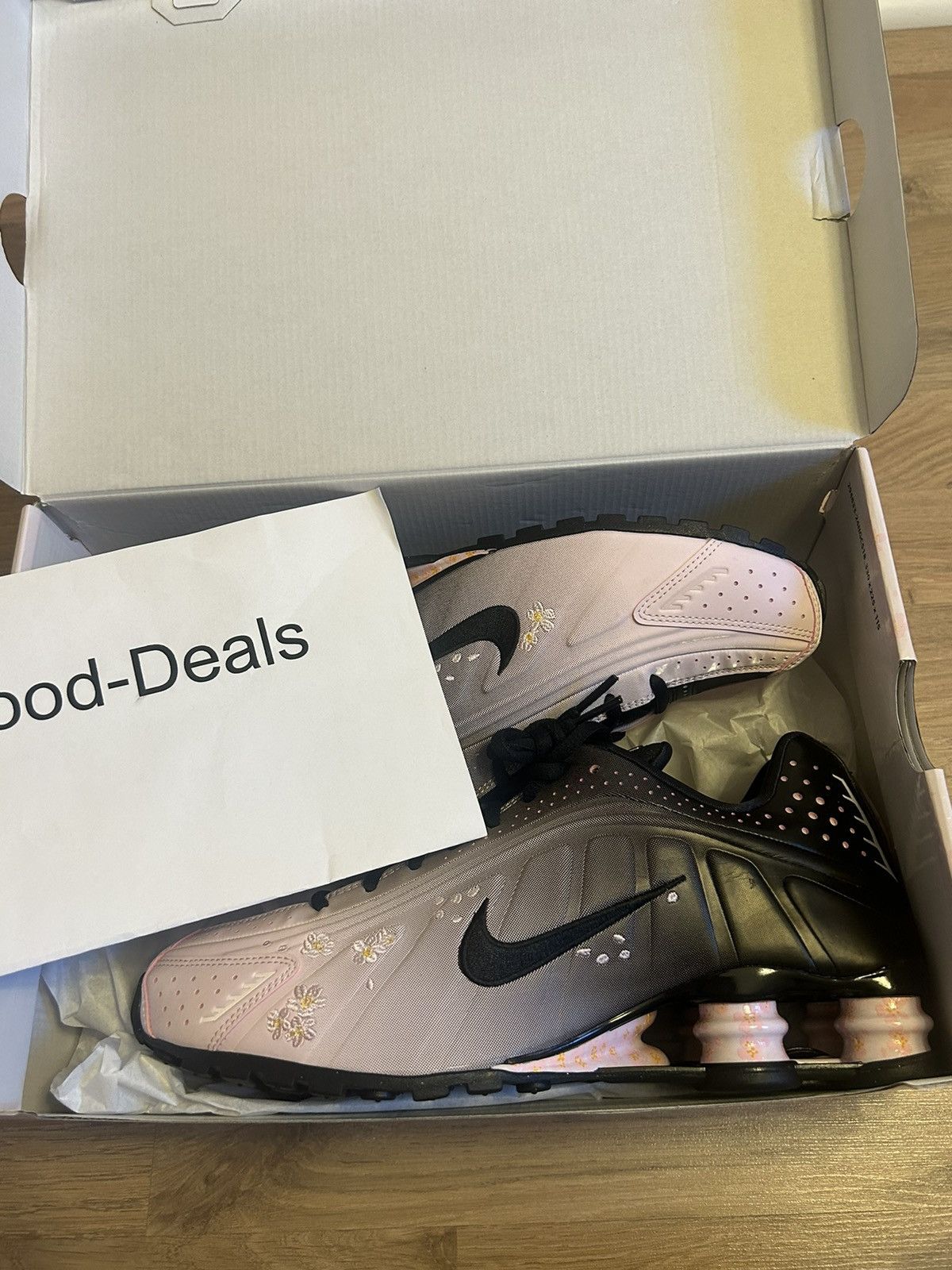 Nike Nike Shox R4 Sakura - Brand New Size US 9 / EU 42 - 7 Thumbnail